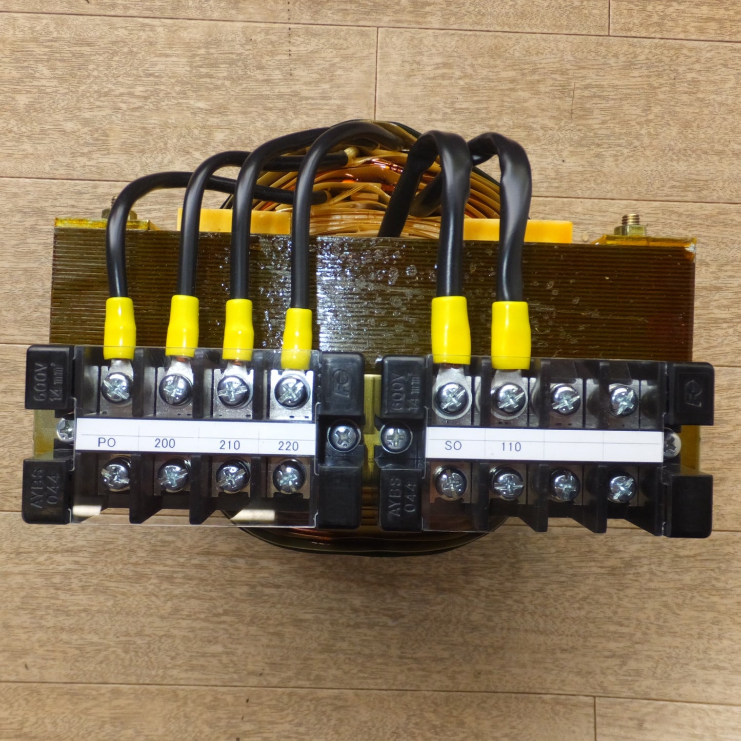 [送料無料] 岐阜発 未使用★中央電機 CEC 単相乾式変圧器 ETシリーズ ET-11　2kVA 50/60Hz　TRANSFORMER(2)★