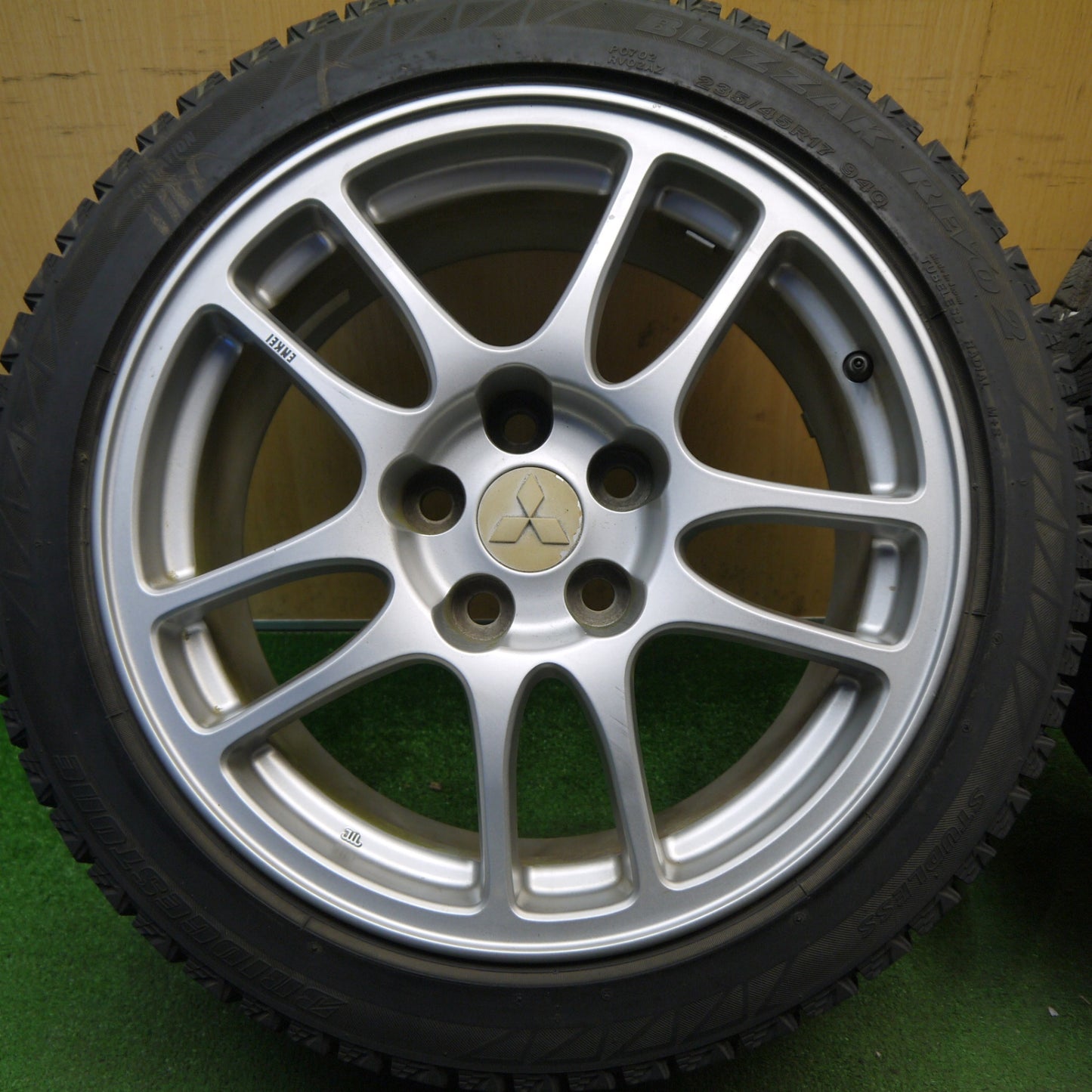バリ溝！9分★三菱 ランエボ 9 純正 235/45R17 スタッドレス ブリヂストン ブリザック REVO2 17インチ PCD114.3/5H★6031102Hス