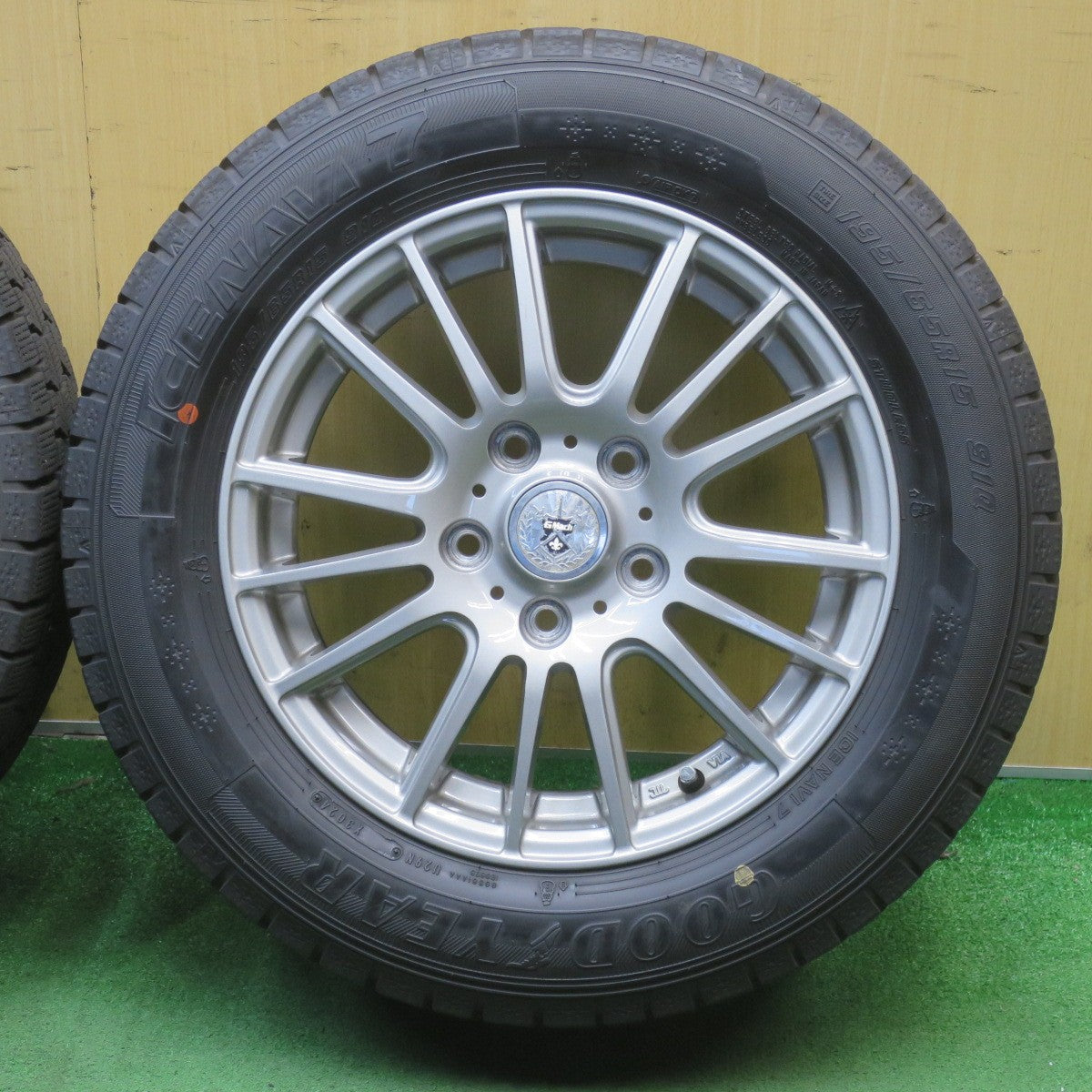 バリ溝！24年！9.5分以上◎スタッドレス 195/65R15 グッドイヤー アイスナビ7 GMach 15インチ PCD114.3/5H◎6071802NJス