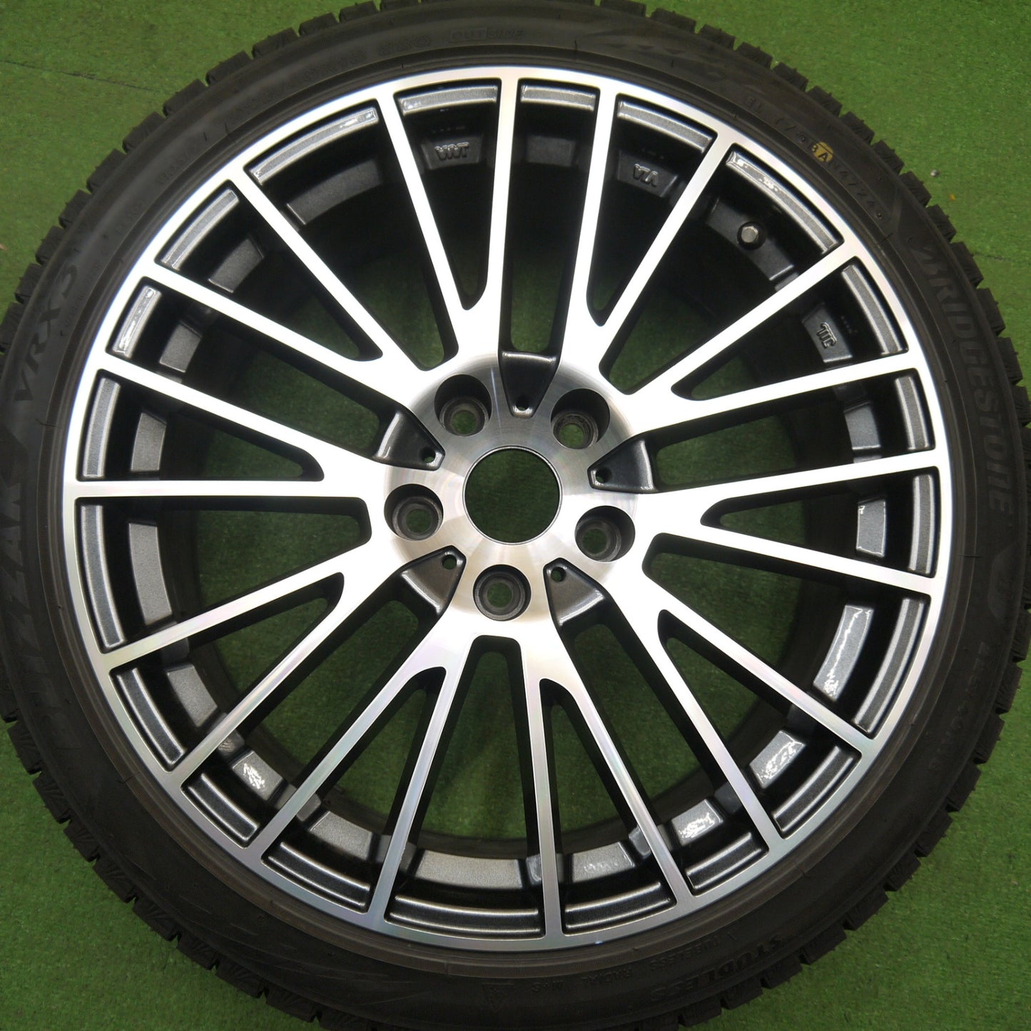 バリ溝！24年！キレイ！9.5分★BMW 等 Eurodesign CALWER 阿部商会 225/40R18 スタッドレス ブリヂストン ブリザック VRX3 ユーロデザイン カルヴァー 18インチ PCD112/5H★5120903Hス