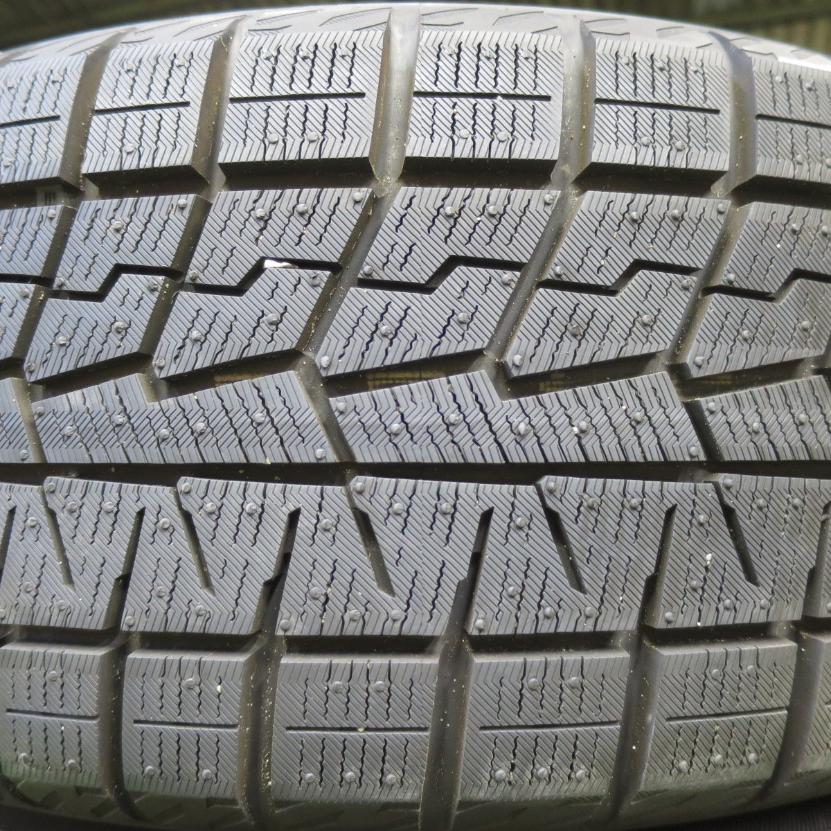 [送料無料] タイヤほぼ未使用！22年！キレイ★スタッドレス 195/50R16 ヨコハマ アイスガード iG70 Exceeder エクシーダー 16インチ PCD114.3/5H★4093014イス