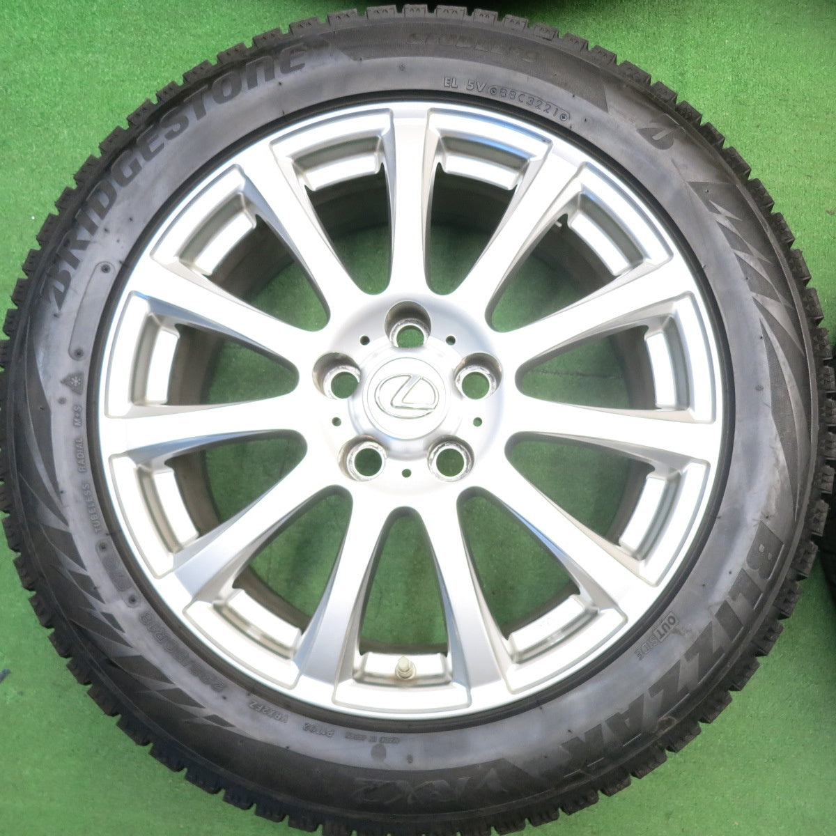 センサー付！バリ溝！キレイ！9.5分★レクサス 等 235/50R18 スタッドレス ブリヂストン ブリザック VRX2 LF SPORT 18インチ PCD120/5H★6022605HAス
