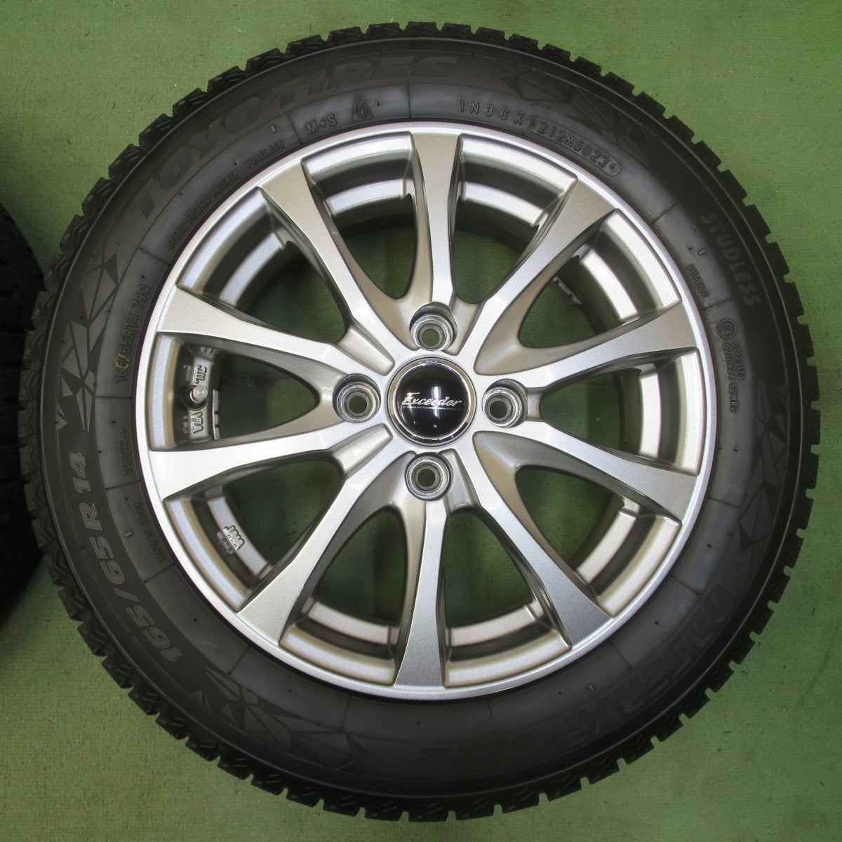 バリ溝！23年！キレイ！9分◎スタッドレス 165/65R14 トーヨー オブザーブ GIZ2 Exceeder エクシーダー 14インチ PCD100/4H◎6061504イス