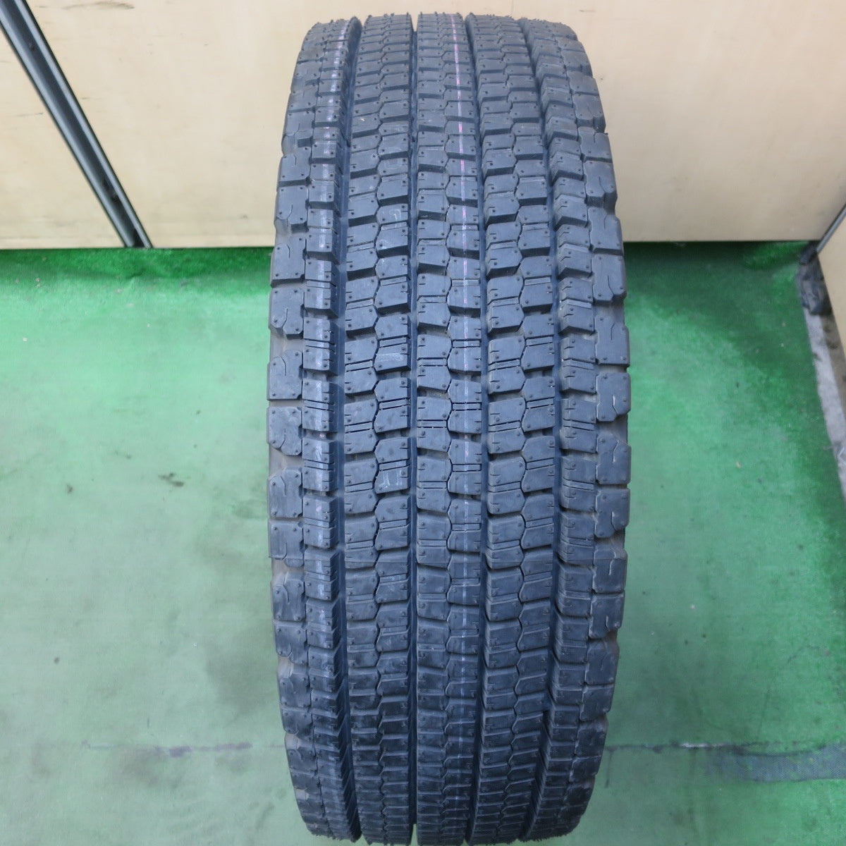 未使用！1本★トラック タイヤ 245/70R19.5 136/134J スタッドレス ブリヂストン W900 19.5インチ★6072911イスタ