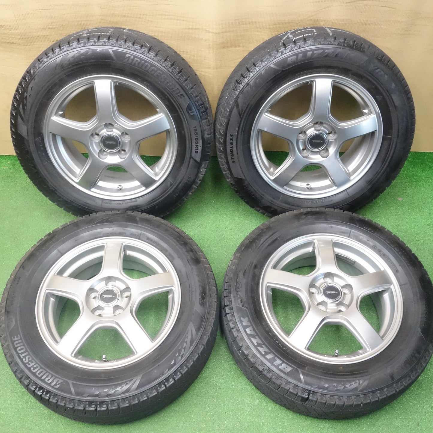バリ溝！キレイ！9分★プリウス 等 195/65R15 スタッドレス ブリヂストン ブリザック VRX3 TOPRUN トップラン 15インチ PCD100/5H★6031502KTス