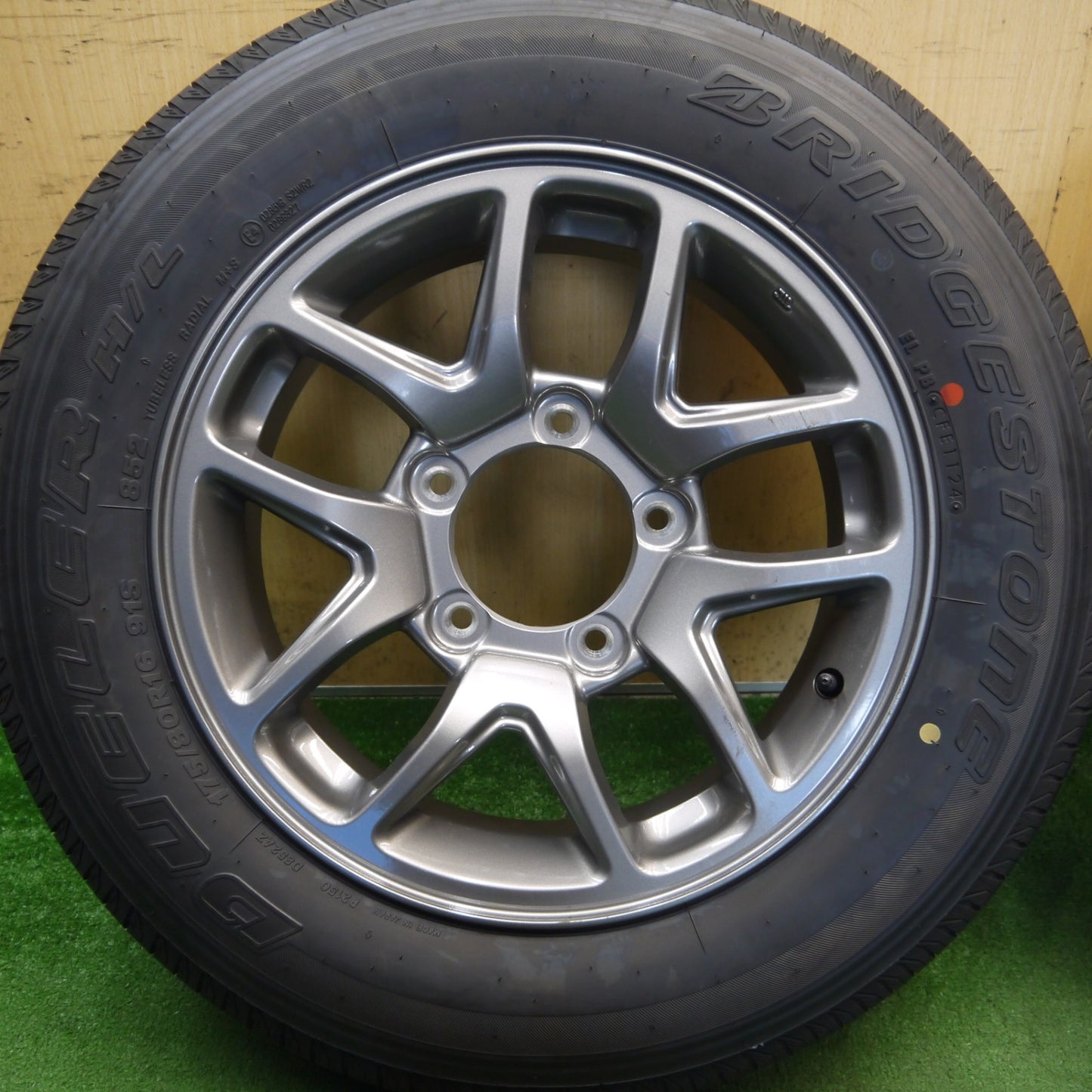 新車外し！24年◎スズキ JB64 ジムニー 純正 175/80R16 ブリヂストン デューラー H/L 852 DUELER 16インチ PCD139.7/5H◎6072805Hノ