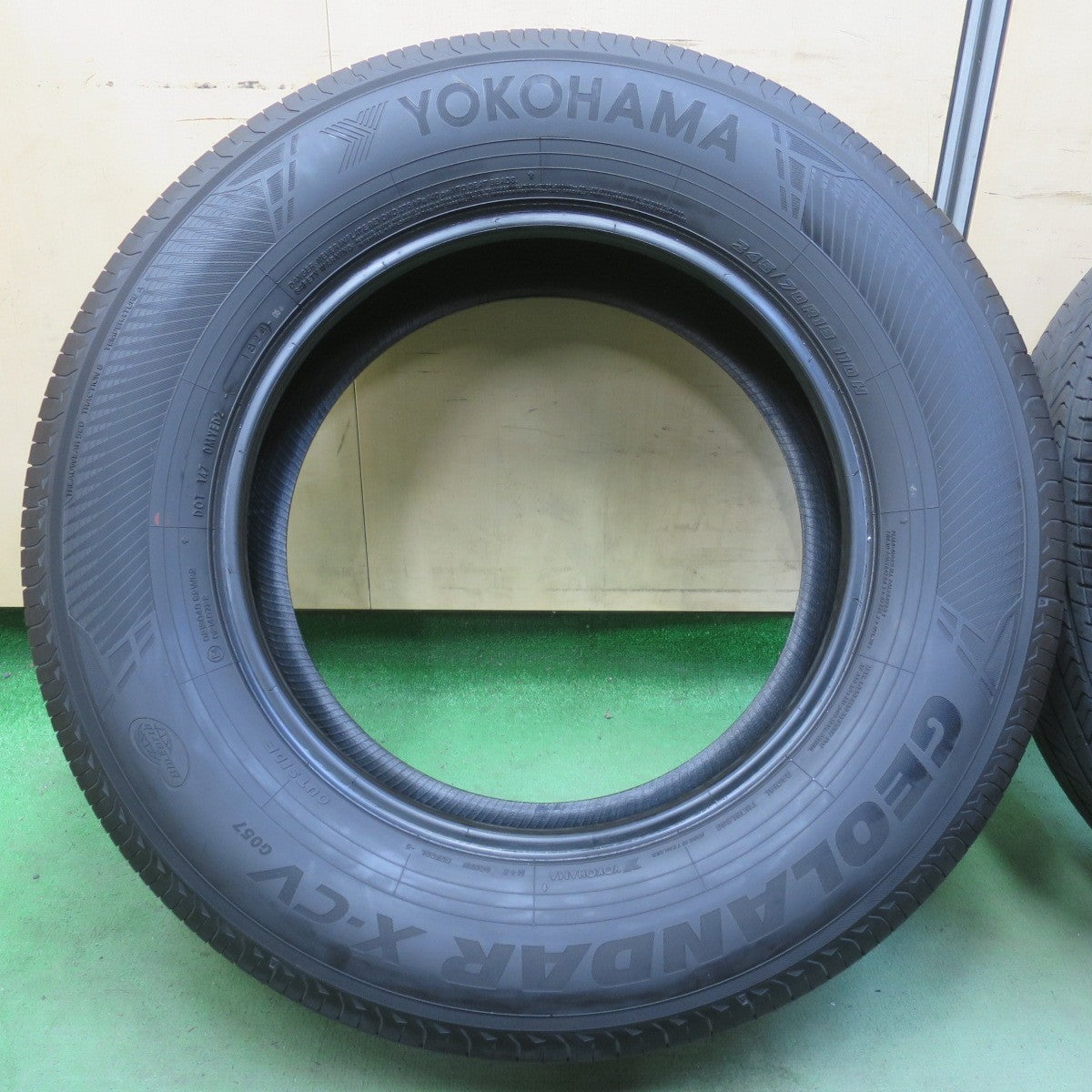 バリ溝！24年！8.5分★245/70R18 ヨコハマ ジオランダー X-CV G057 G057N タイヤ 18インチ ランクル 250 等★6051811イノタ