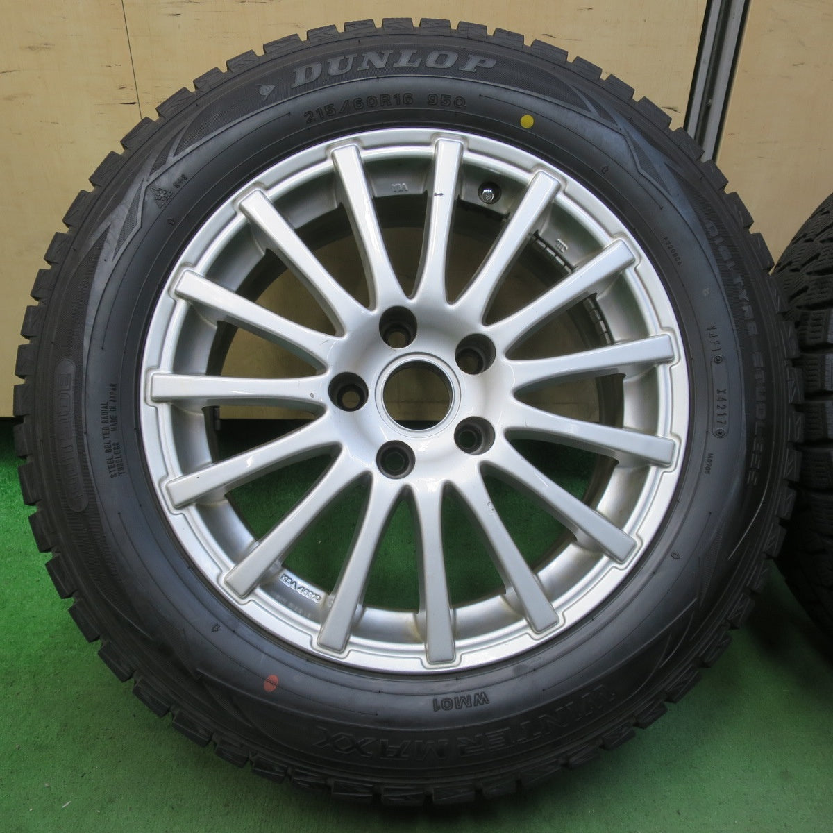 バリ溝！9分★ワーゲン 等 ATS 215/60R16 スタッドレス ダンロップ ウインターマックス WM01 16インチ PCD112/5H★5071605イス