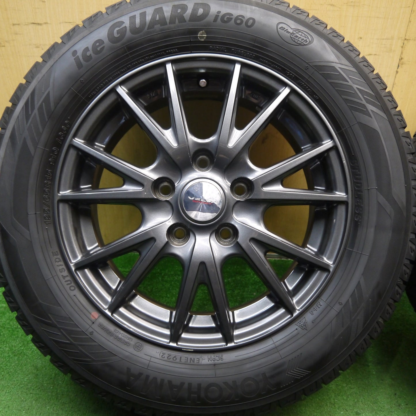 バリ溝！22年！キレイ！8.5分★スタッドレス 195/65R15 ヨコハマ アイスガード iG60 VELVA SPORT ヴェルヴァ 15インチ PCD114.3/5H★5072201Hス