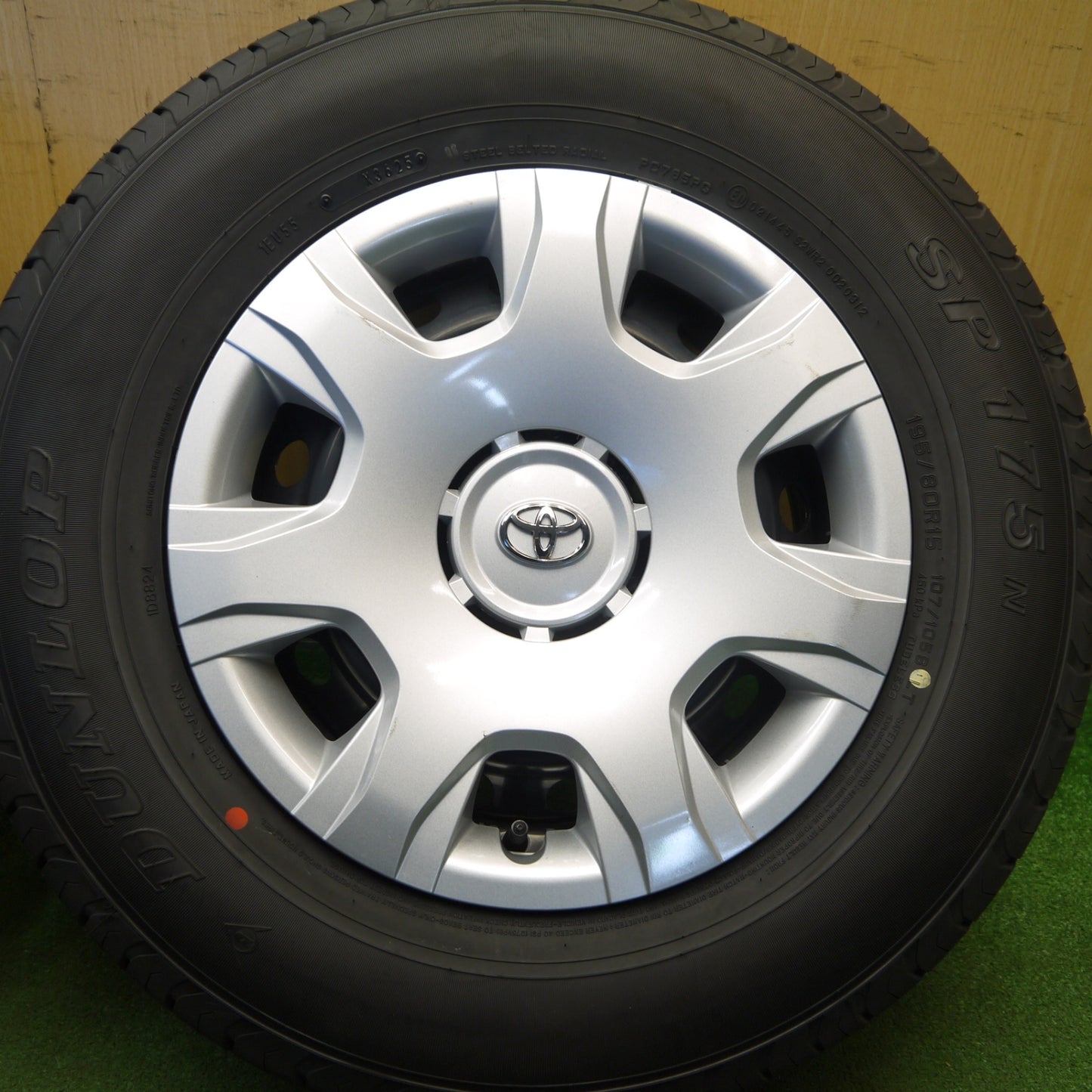 新車外し！25年★トヨタ 200系 ハイエース 純正 スチール 195/80R15 107/105S ダンロップ SP175N 15インチ PCD139.7/6H★6032705Hノ
