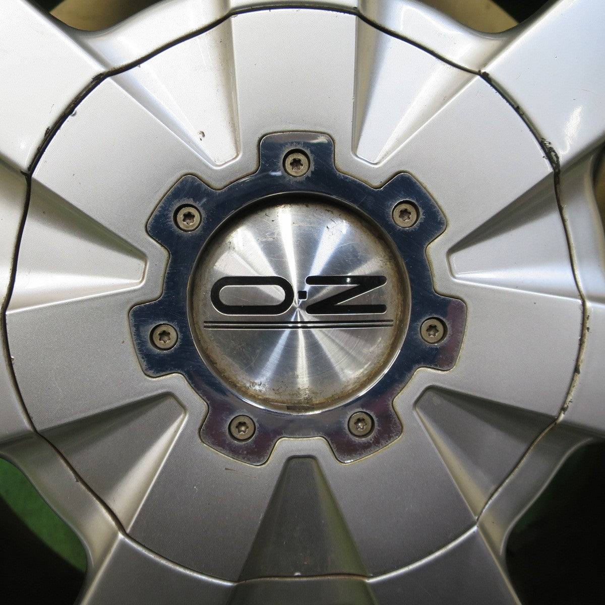 4本価格★O・Z Racing Titan 18インチ ホイール 18×8J OZ レーシング PCD100 108/5H マルチ★6072802NGホ