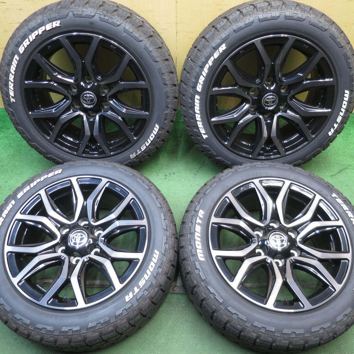 バリ溝！25年！キレイ！9.5分★ハイエース仕様 ハイラックス GR スポーツ 純正 225/55R18 モンスタ TERRAIN GRIPPER PCD139.7/6H★5080806NJノ
