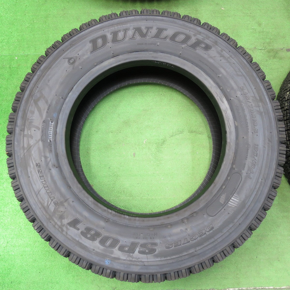 [送料無料] 未使用！24年★トラック タイヤ 245/70R19.5 136/134J スタッドレス ダンロップ デクテス SP081 DECTES 19.5インチ★4111806イスタ
