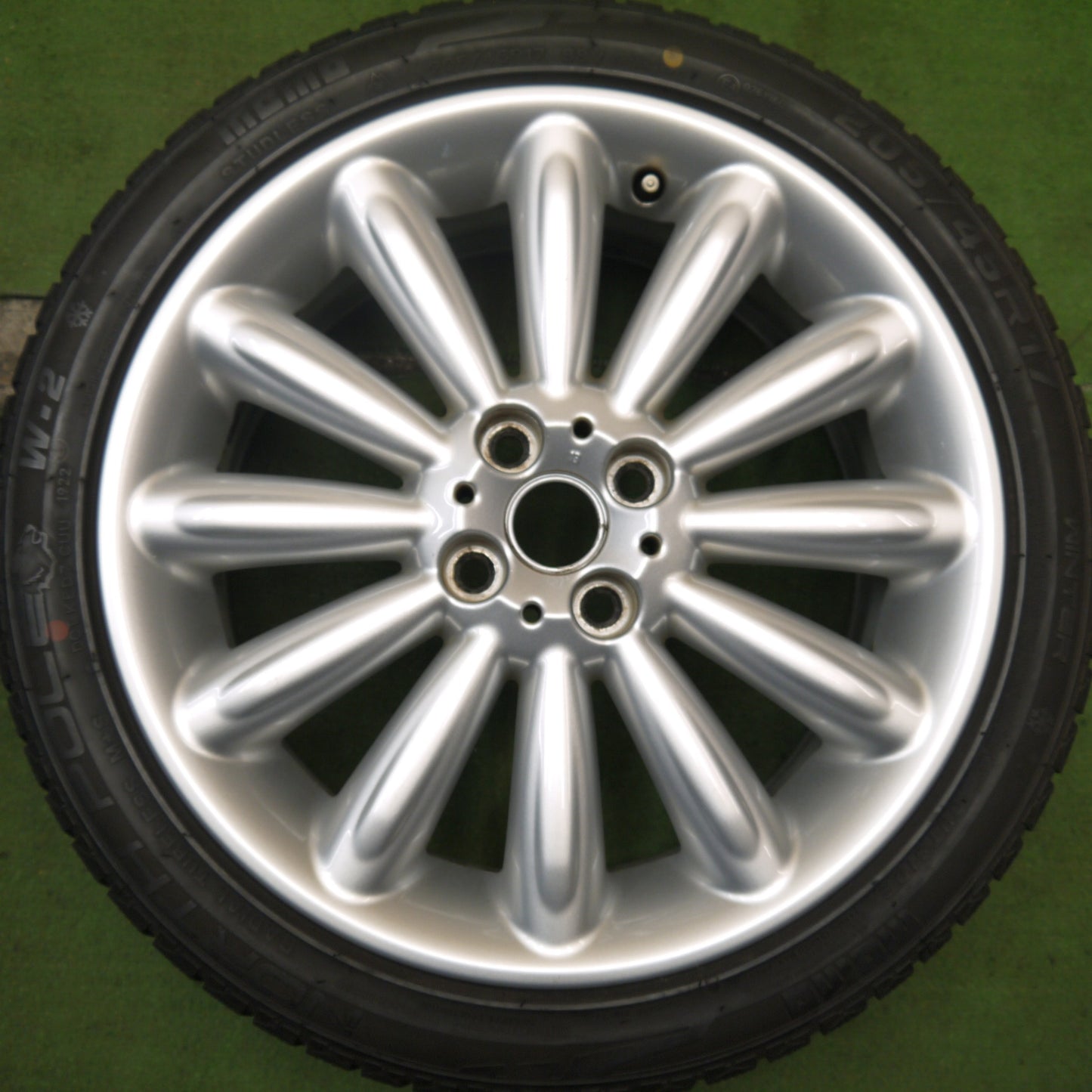 バリ溝！22年！9分★MINI ミニ 50 メイフェア クーパー 純正 205/45R17 スタッドレス モモ NORTH POLE W-2 17インチ PCD100/4H★5072801Hス
