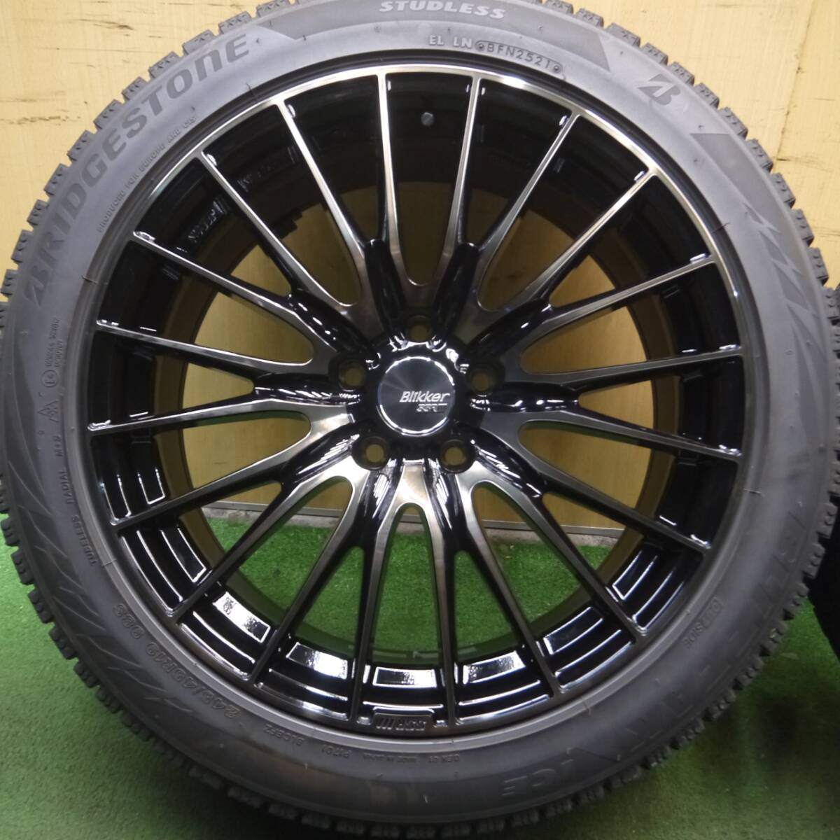 バリ溝！21年！綺麗！9.5分★Blikker SSRⅢ 245/45R19 スタッドレス ブリヂストン ブリザック アイス PCD114.3/5H★4031911Hス