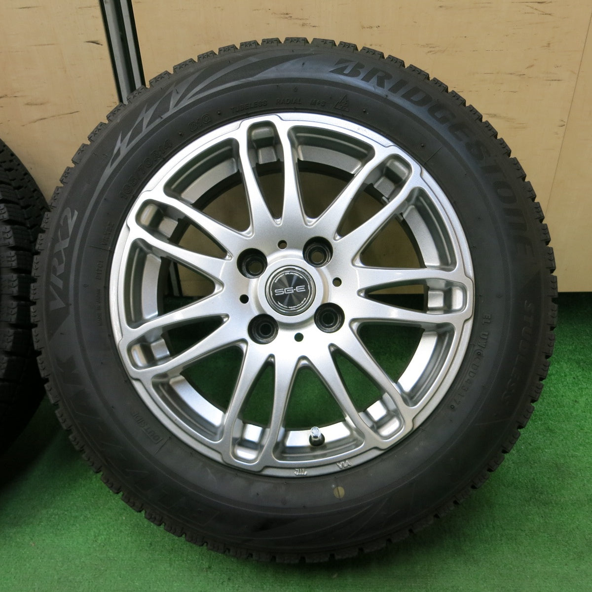 *送料無料* バリ溝！9.5分★スタッドレス 165/70R14 ブリヂストン ブリザック VRX2 SG-E 14インチ PCD100/4H★4061104ナス