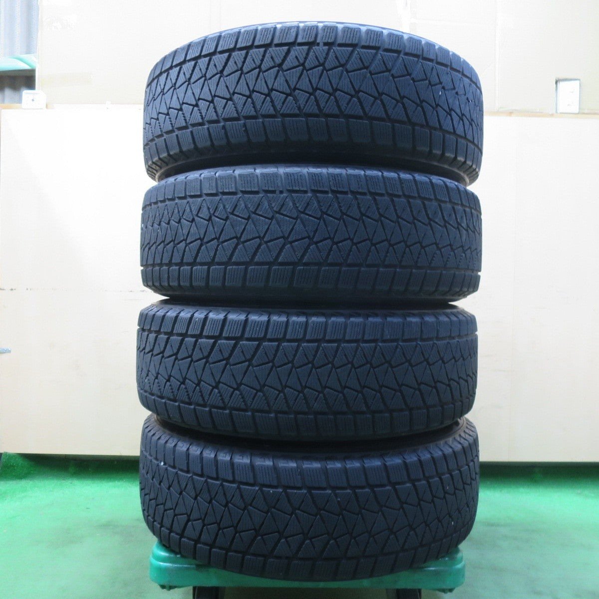 キレイ★スタッドレス 225/65R17 ブリヂストン ブリザック DM-V2 ECO FORME エコフォルム 17インチ PCD114.3/5H★5031703イス