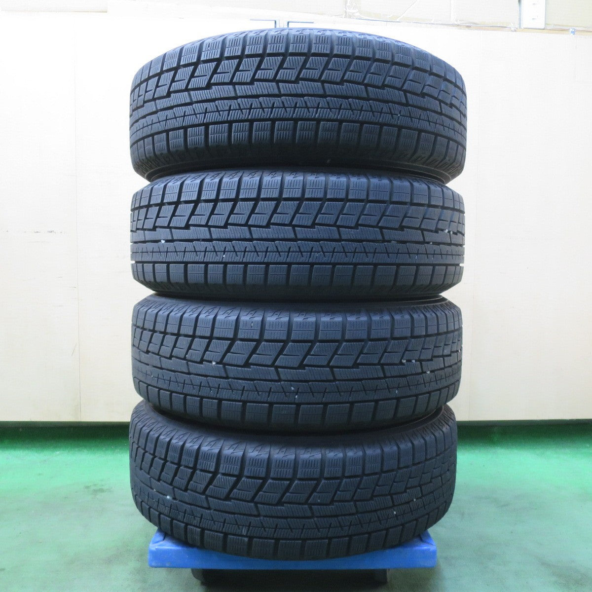 バリ溝！23年！キレイ！ほぼ10分★スタッドレス 195/60R16 ヨコハマ アイスガード iG60 TEAD テッド 16インチ PCD114.3/5H★6011903イス