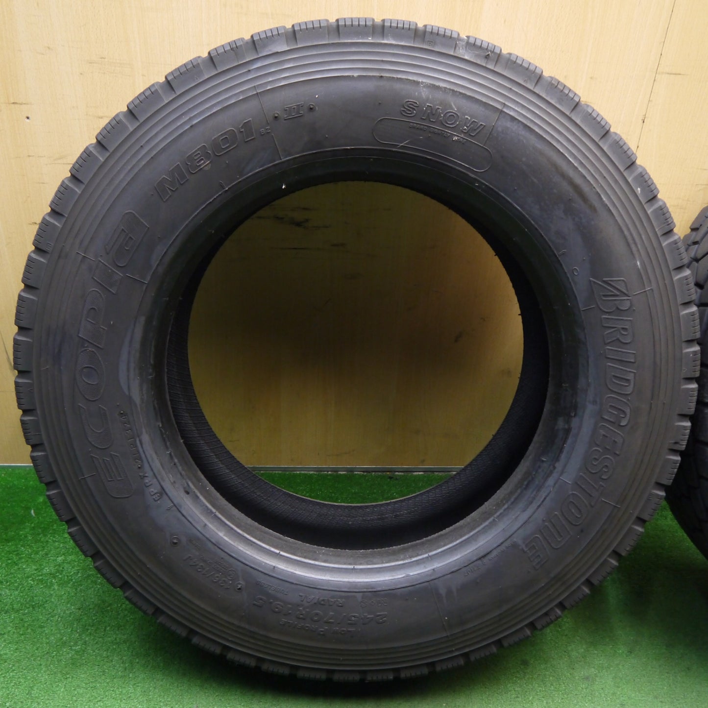 バリ溝！24年！9.5分！2本★トラック タイヤ 245/70R19.5 136/134J ブリヂストン エコピア M801 Ⅱ ミックス オールシーズン 19.5インチ★5061602KKノタ