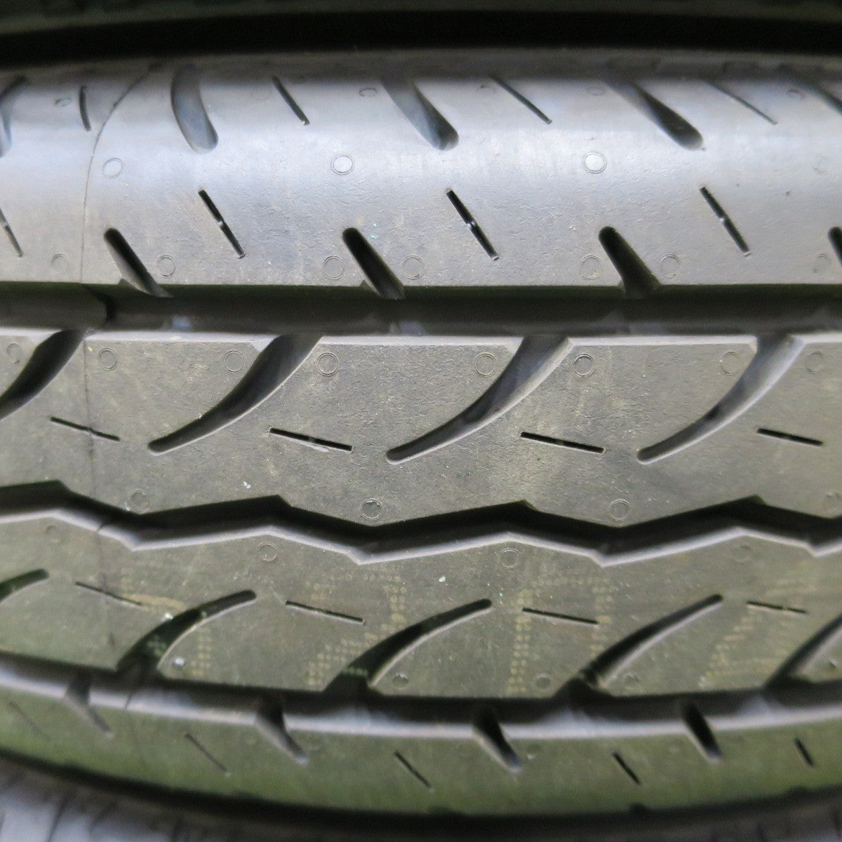 新車外し！25年★145/80R12 80/78N ヨコハマ JOB RY52 タイヤ 12インチ ハイゼット キャリイ エブリイ アトレー 等★6030603NGノタ