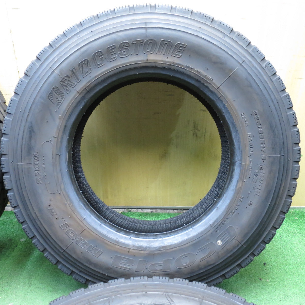 *送料無料* バリ溝！22年！9.5分★トラック タイヤ 225/80R17.5 123/122L ブリヂストン エコピア M801Ⅱ ミックス 17.5インチ★4033004KKスタ