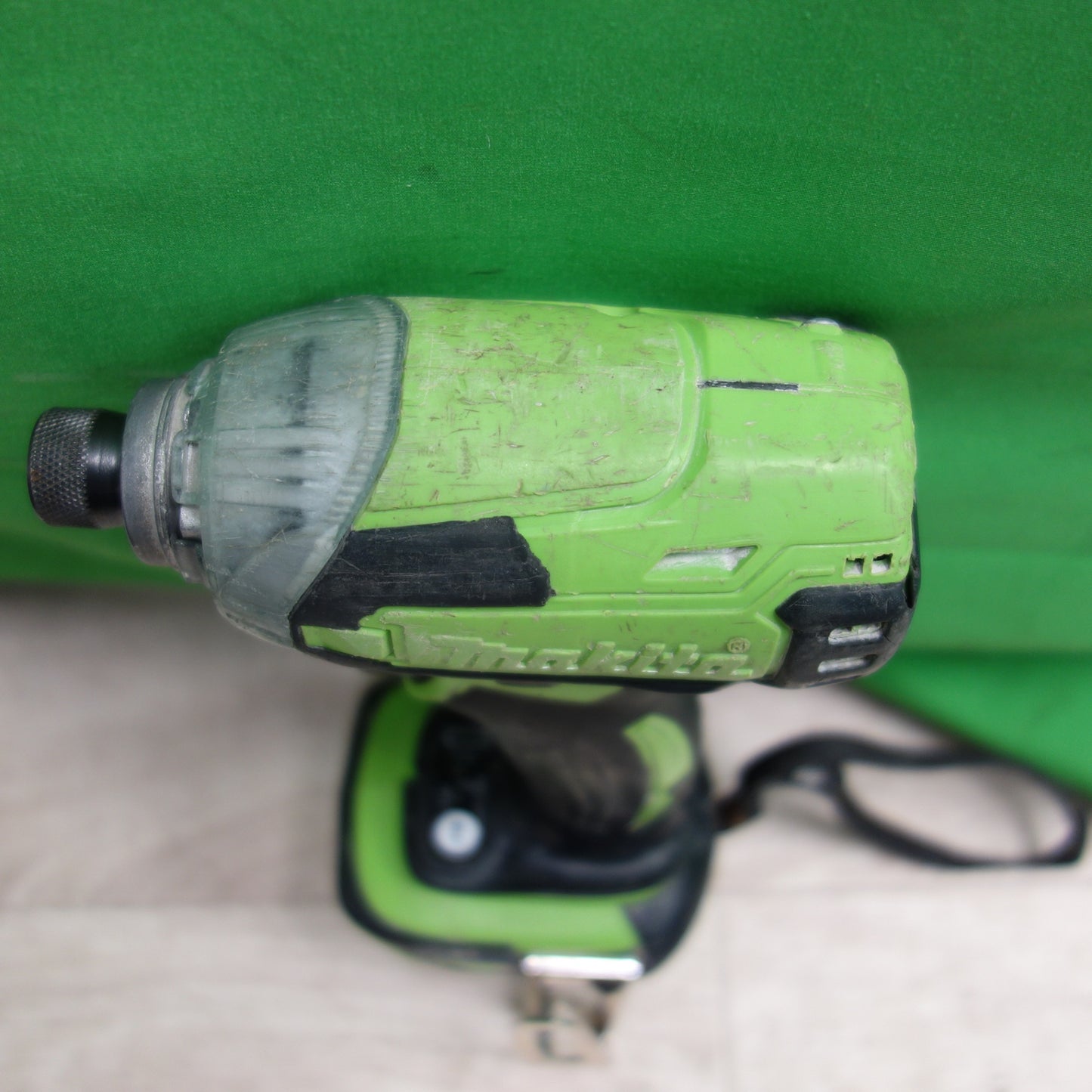 [送料無料] ☆マキタ 18V 充電式 インパクトドライバ TD147D 本体のみ 電動 工具 DIY 大工 道具 ライム色 黄緑☆