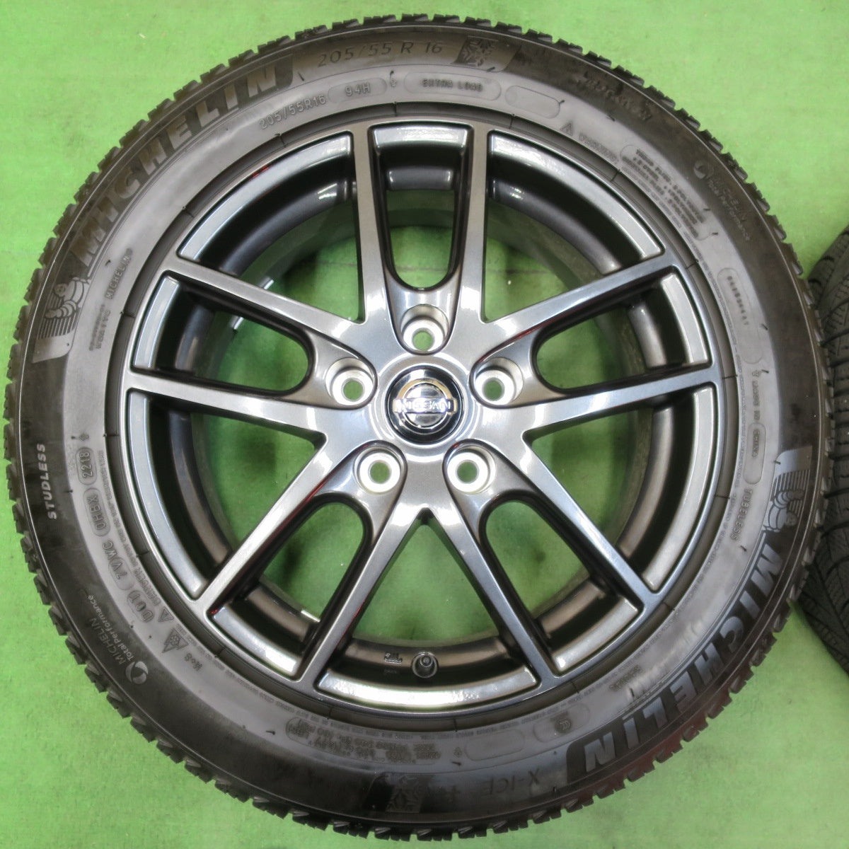 [送料無料] 4本価格★日産 リーフ 純正 エスティーロ 205/55R16 スタッドレス ミシュラン X-ICE3+ 16インチ PCD114.3/5H★4120609イス