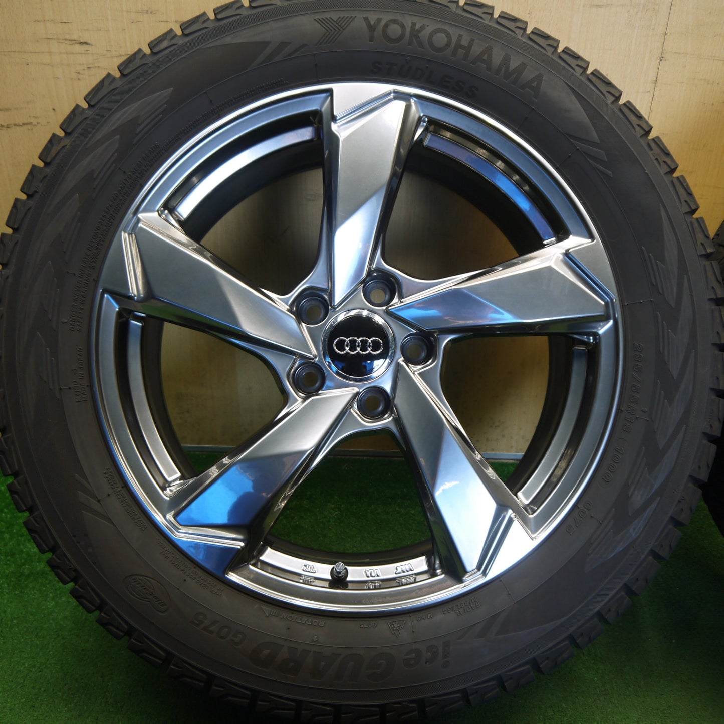 バリ溝！キレイ！9分◎アウディ 等 EURO AXIS CROSSedge 235/55R18 スタッドレス ヨコハマ アイスガード G075 ユーロアクシス クロスエッジ 18インチ PCD112/5H◎6070302Hス