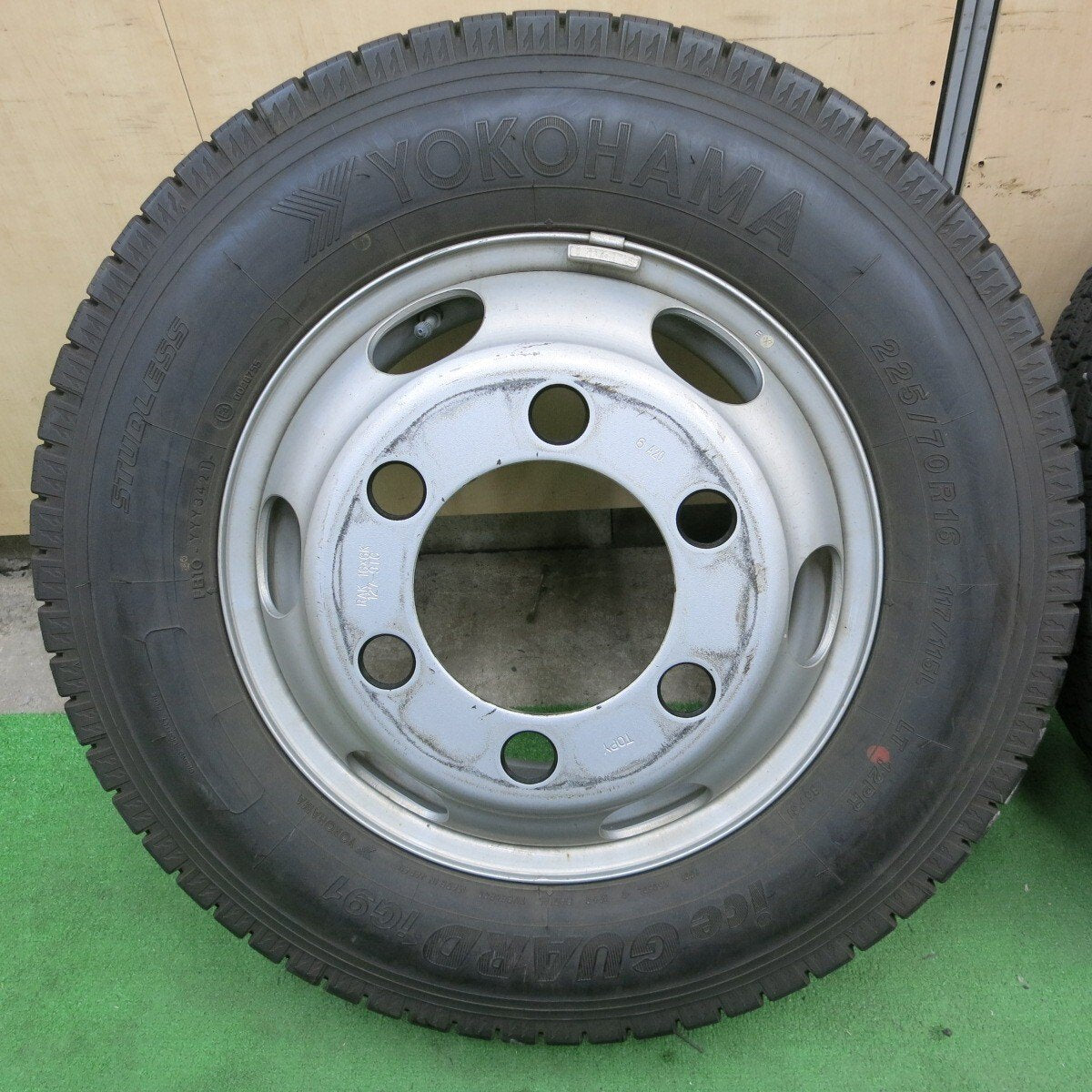 バリ溝！21年！8.5分★トラック タイヤ 225/70R16 117/115L スタッドレス ヨコハマ アイスガード iG91 TOPY スチール 127-9TC PCD222.25/6H★5021904ナス