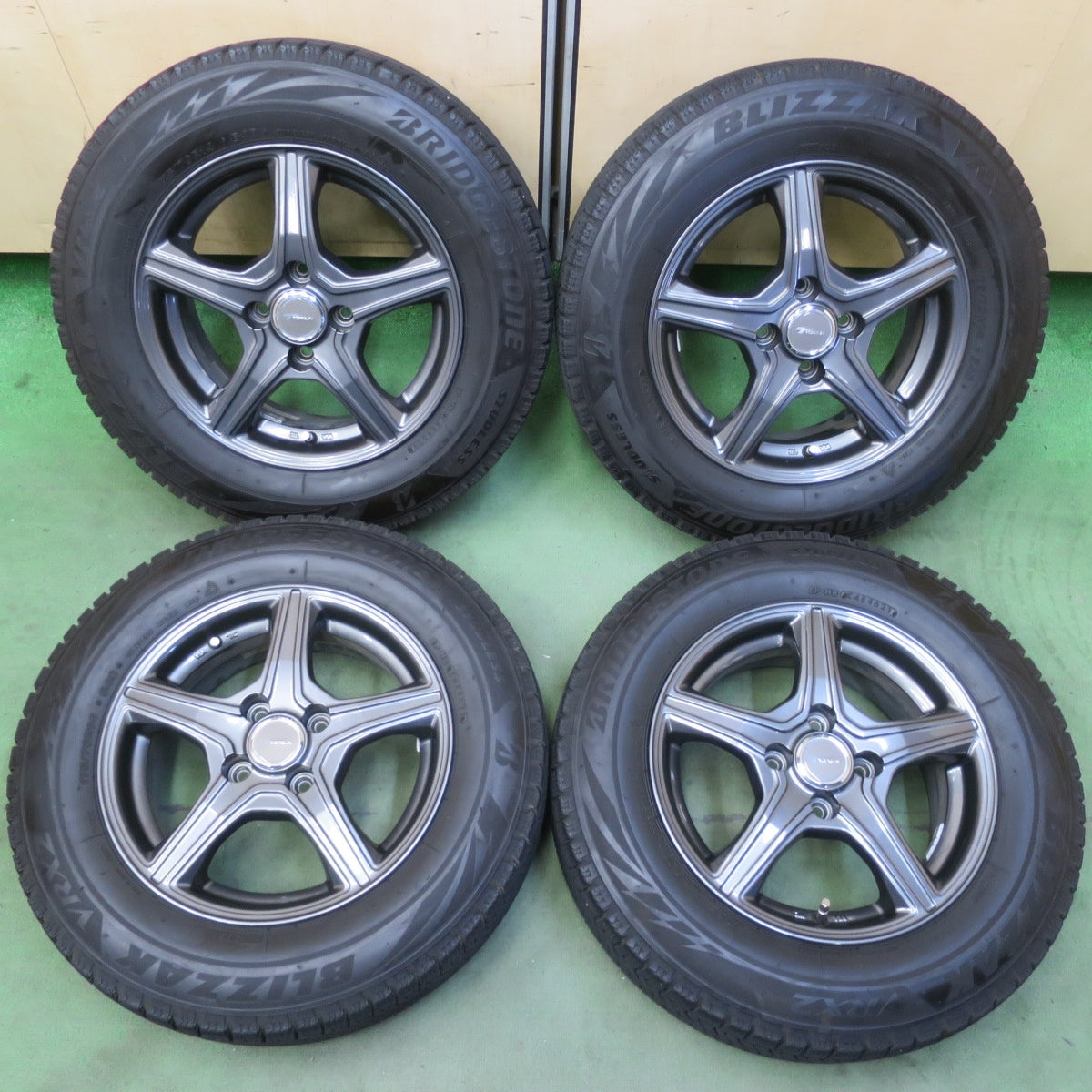 キレイ★スタッドレス 175/70R14 ブリヂストン ブリザック VRX2 TOPRUN トップラン 14インチ PCD100/4H★6052509イス