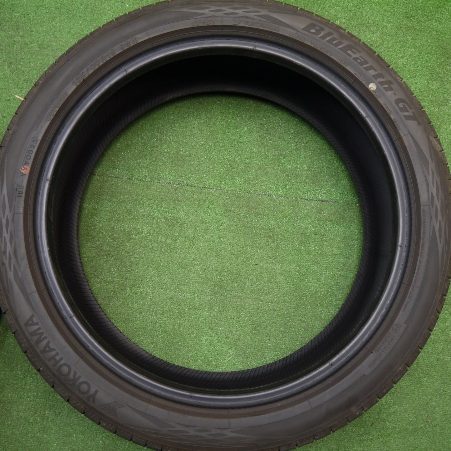 バリ溝！25年！9.5分★195/50R19 ヨコハマ BluEarth-GT AE51 ブルーアース タイヤ 19インチ 60系 プリウス ヤリスクロス カムリ 等★5112502Hノタ
