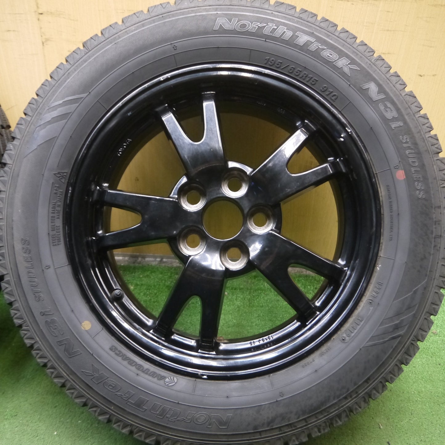 *送料無料* バリ溝！9.5分以上★トヨタ 30系 プリウス 純正 195/65R15 スタッドレス オートバックス ノーストレック N3i 15インチ PCD100/5H★4061010Hス
