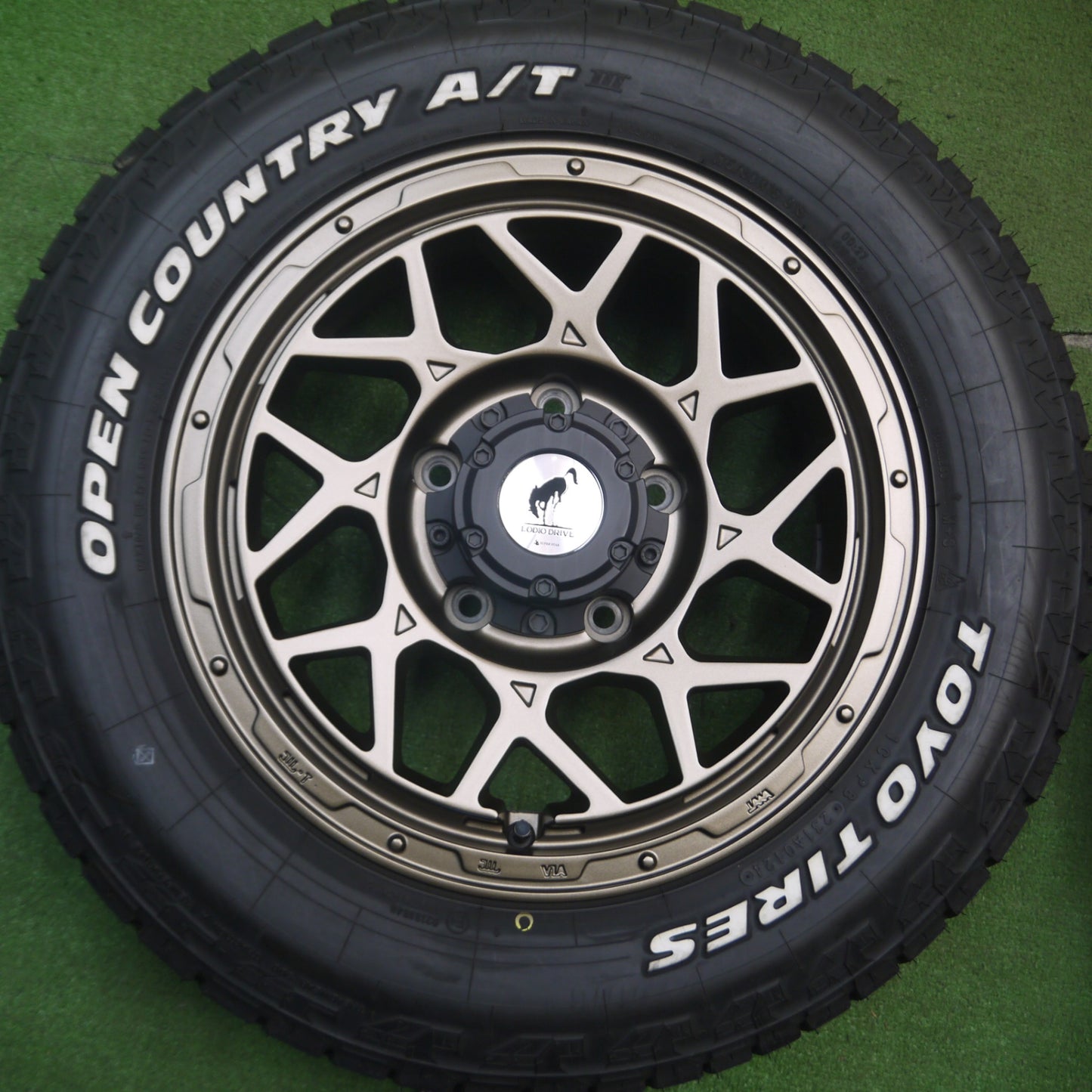 [送料無料] 超バリ溝！24年！キレイ！ほぼ10分★LODIO DRIVE 8M MONO SUPER STAR 175/80R16 トーヨー オープンカントリー A/T Ⅲ ロディオドライブ 16インチ PCD139.7/5H★5022601Hノ