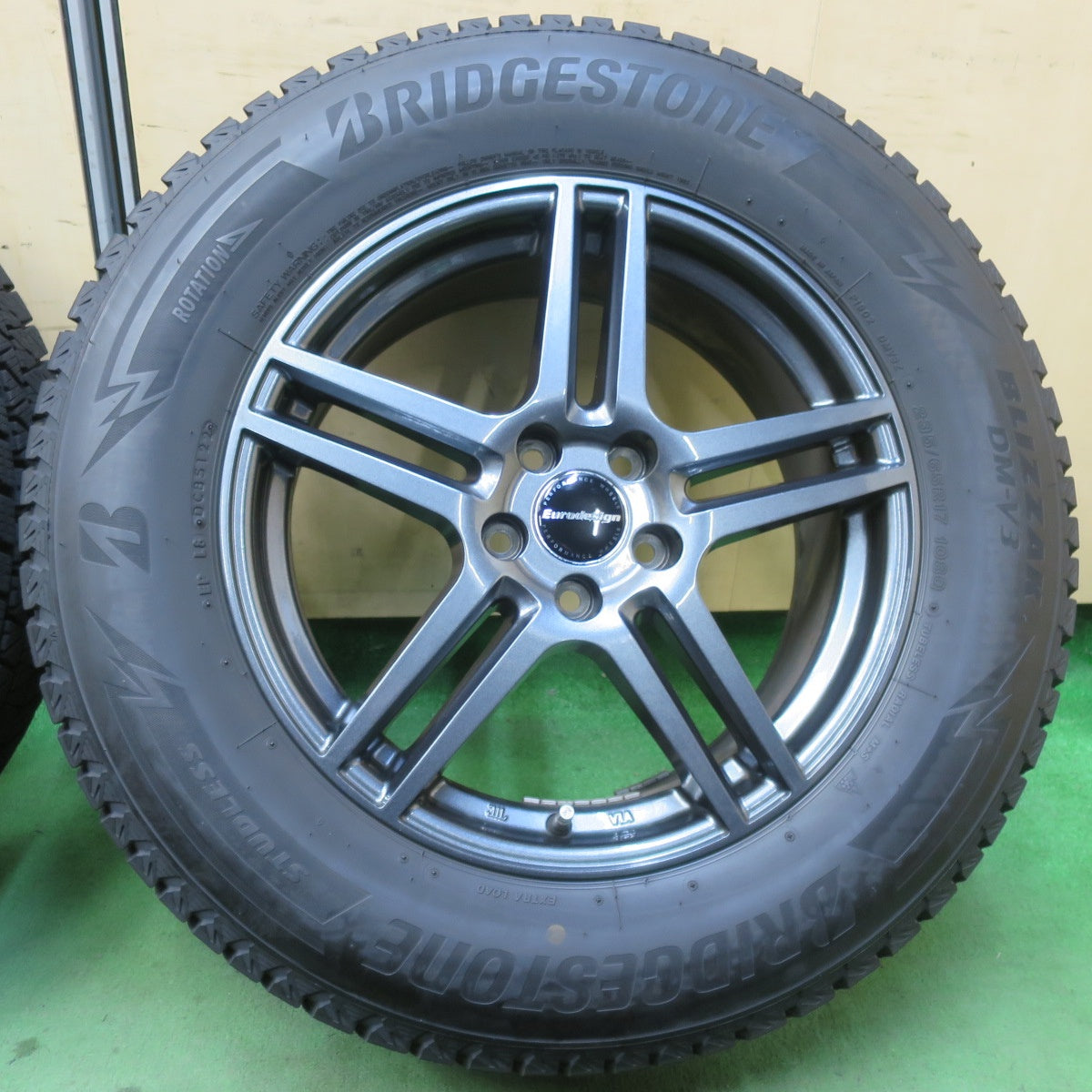 バリ溝！22年！キレイ！9分★ボルボ 等 Eurodesign EIGER 阿部商会 235/65R17 スタッドレス ブリヂストン ブリザック DM-V3 ユーロデザイン アイガー 17インチ PCD108/5H★5122909イス