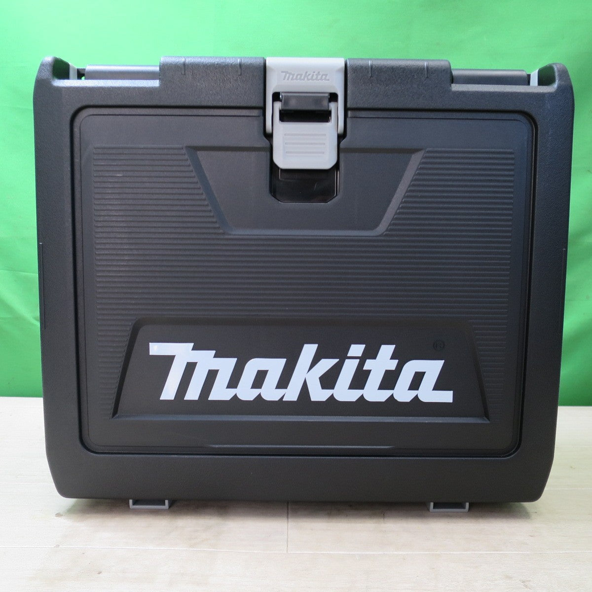 ●複数在庫有●[送料無料] 未使用！バッテリー2個☆マキタ 充電式 インパクトドライバ TD173DGXAB ブラウン 限定色 電動 工具 makita 18V 6.0Ah コードレス☆
