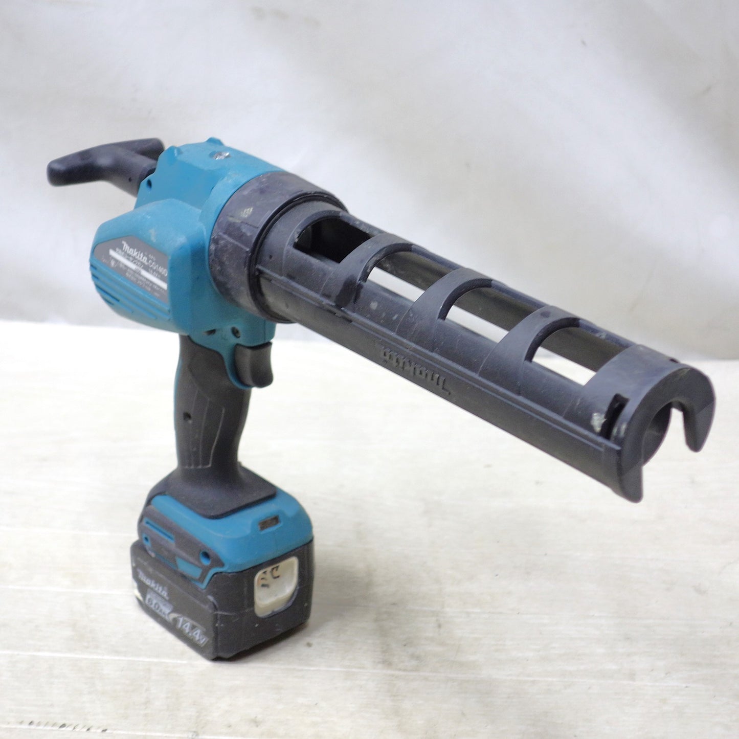 [送料無料] ◆makita マキタ 充電式コーキングガン CG140D 14.4V バッテリー付き 電動工具◆