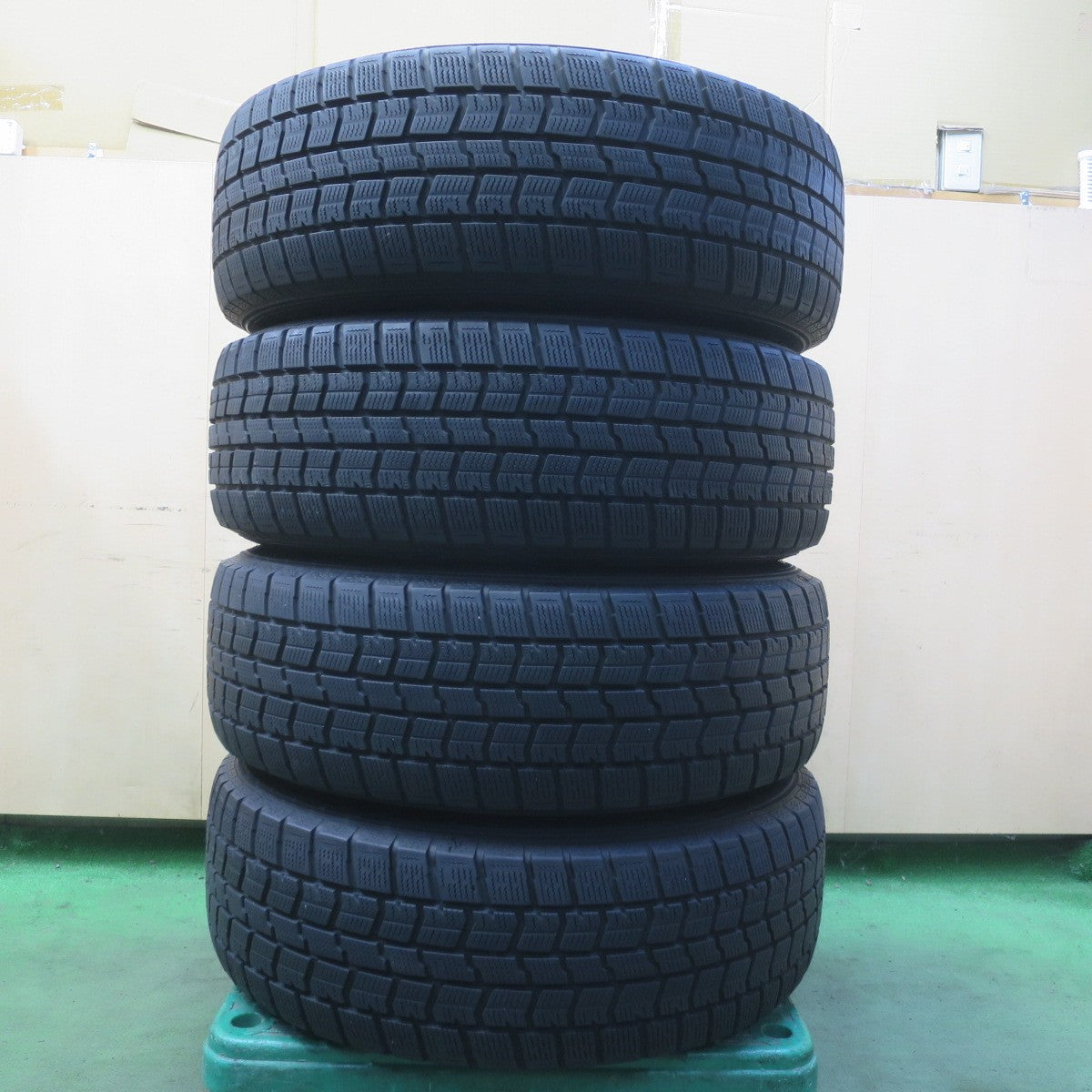 バリ溝！キレイ！8.5分◎スタッドレス 225/60R17 グッドイヤー アイスナビ7 ravrion RS01 ラブリオン 17インチ PCD114.3/5H◎6072603イス