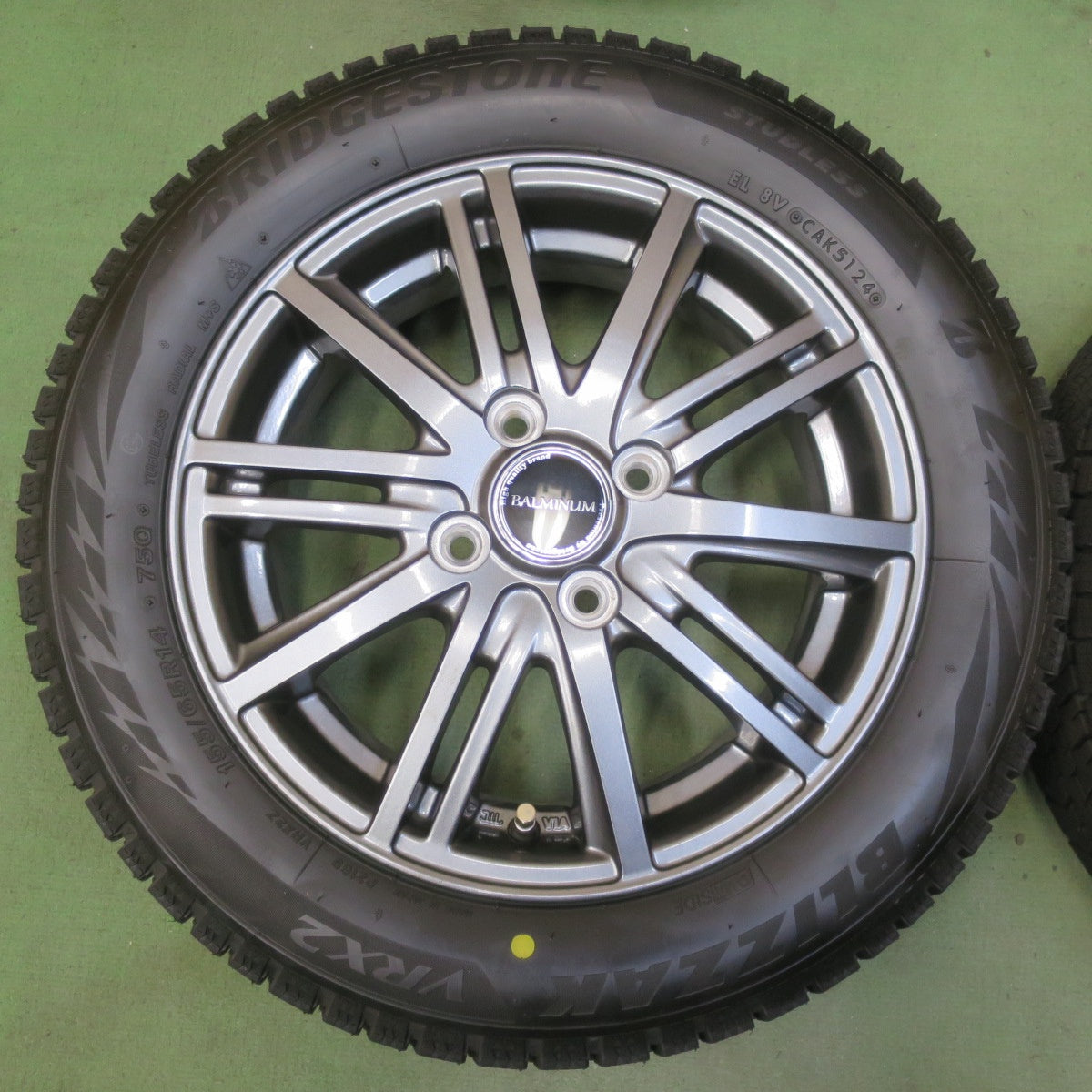 バリ溝！24年！キレイ！9分◎スタッドレス 155/65R14 ブリヂストン ブリザック VRX2 BALMINUM BR10 バルミナ 14インチ PCD100/4H◎6100706イス