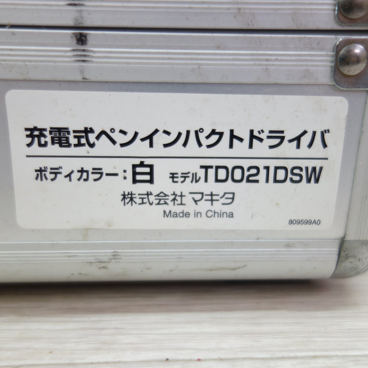 [送料無料] バッテリー2個☆マキタ 充電式 ペン インパクトドライバ TD021DSW 白 電動 工具 makita 7.2V☆