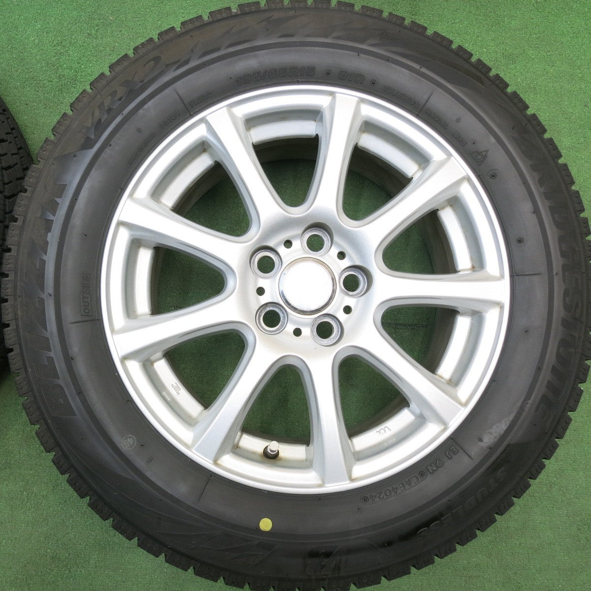 バリ溝！24年！キレイ！9.5分★プリウス 等 195/65R15 スタッドレス ブリヂストン ブリザック VRX2 DUFACT デュファクト 15インチ PCD100/5H★6032808HAス