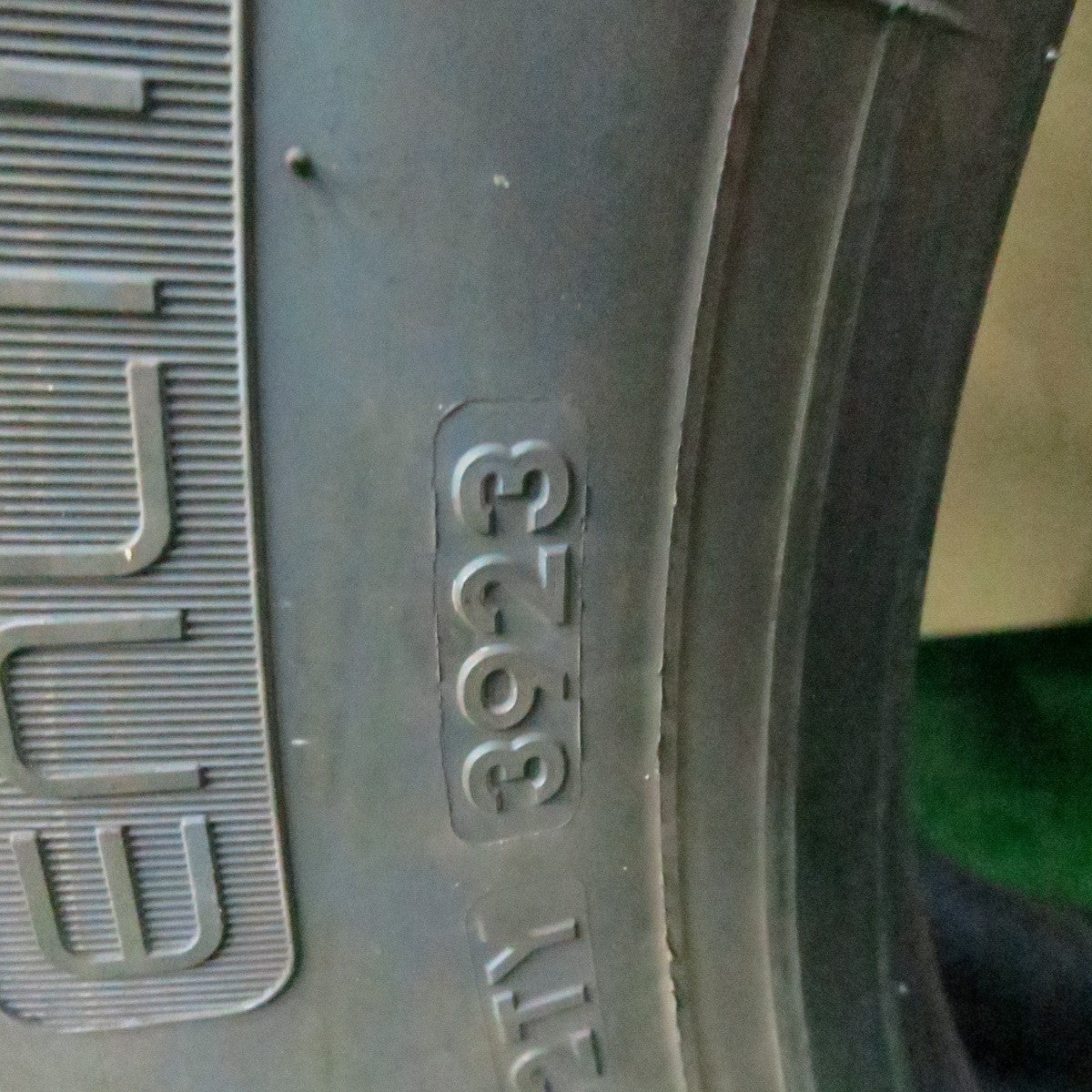 *送料無料* バリ溝！23年！9.5分★トラック タイヤ 245/70R19.5 136/134J スタッドレス ブリヂストン W999 19.5インチ★4050414ナス