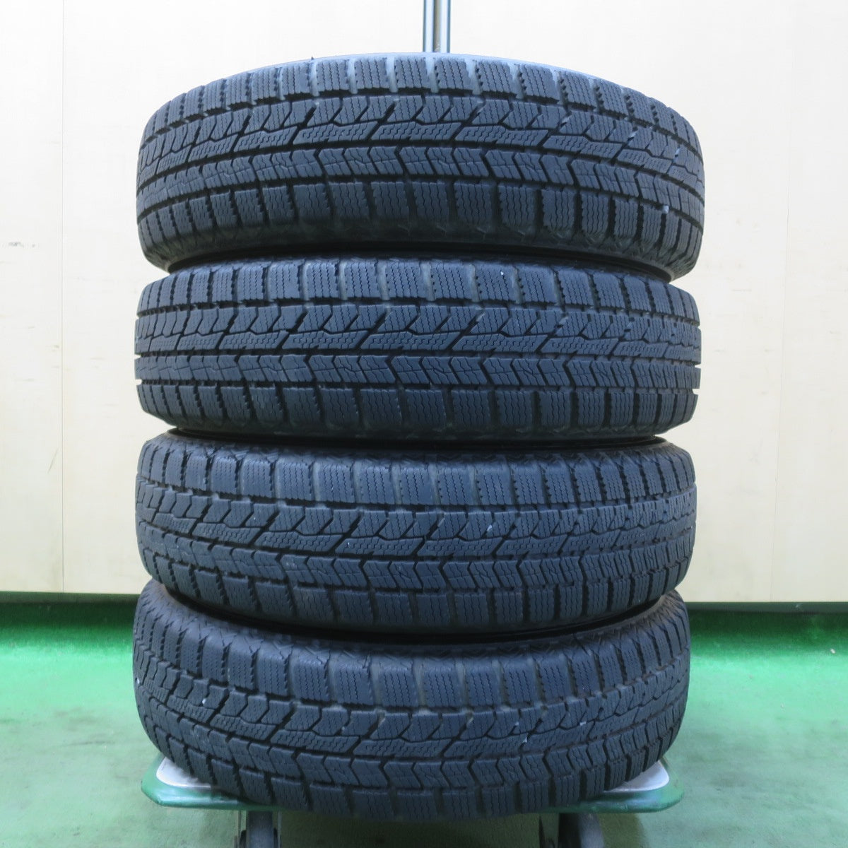 バリ溝！23年！9.5分★スタッドレス 145/80R13 トーヨー オブザーブ GIZ2 WAREN ヴァーレン 13インチ PCD100/4H★6042708イス