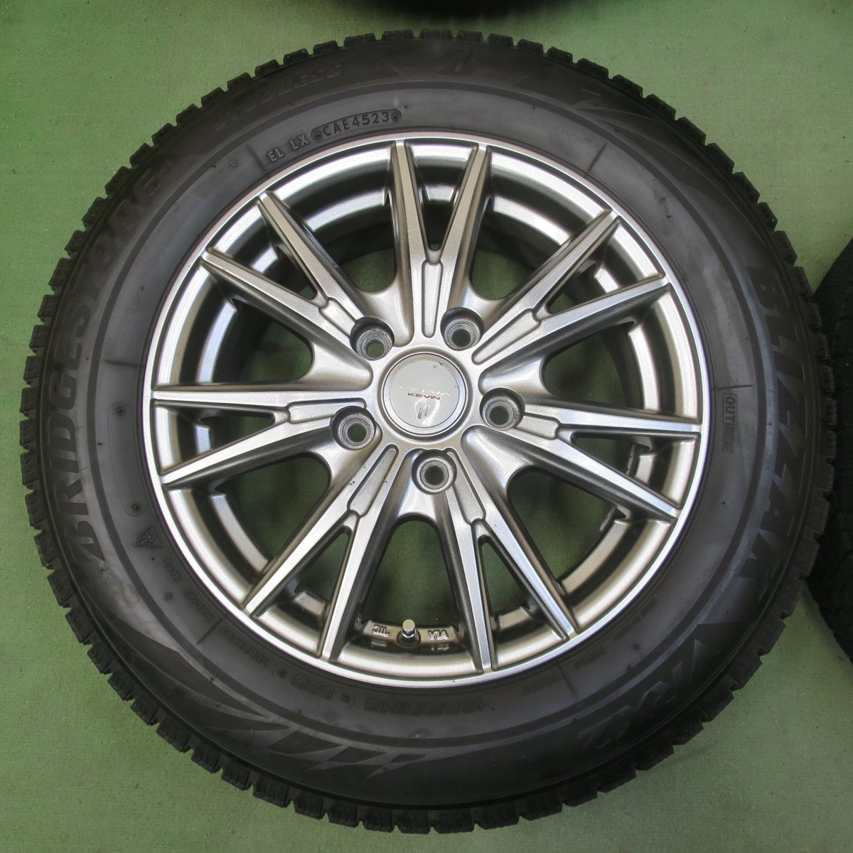 バリ溝！23年！8.5分◎スタッドレス 185/65R15 ブリヂストン ブリザック VRX2 VELVA KEVIN ヴェルヴァ ケヴィン 15インチ PCD114.3/5H◎6101308イス
