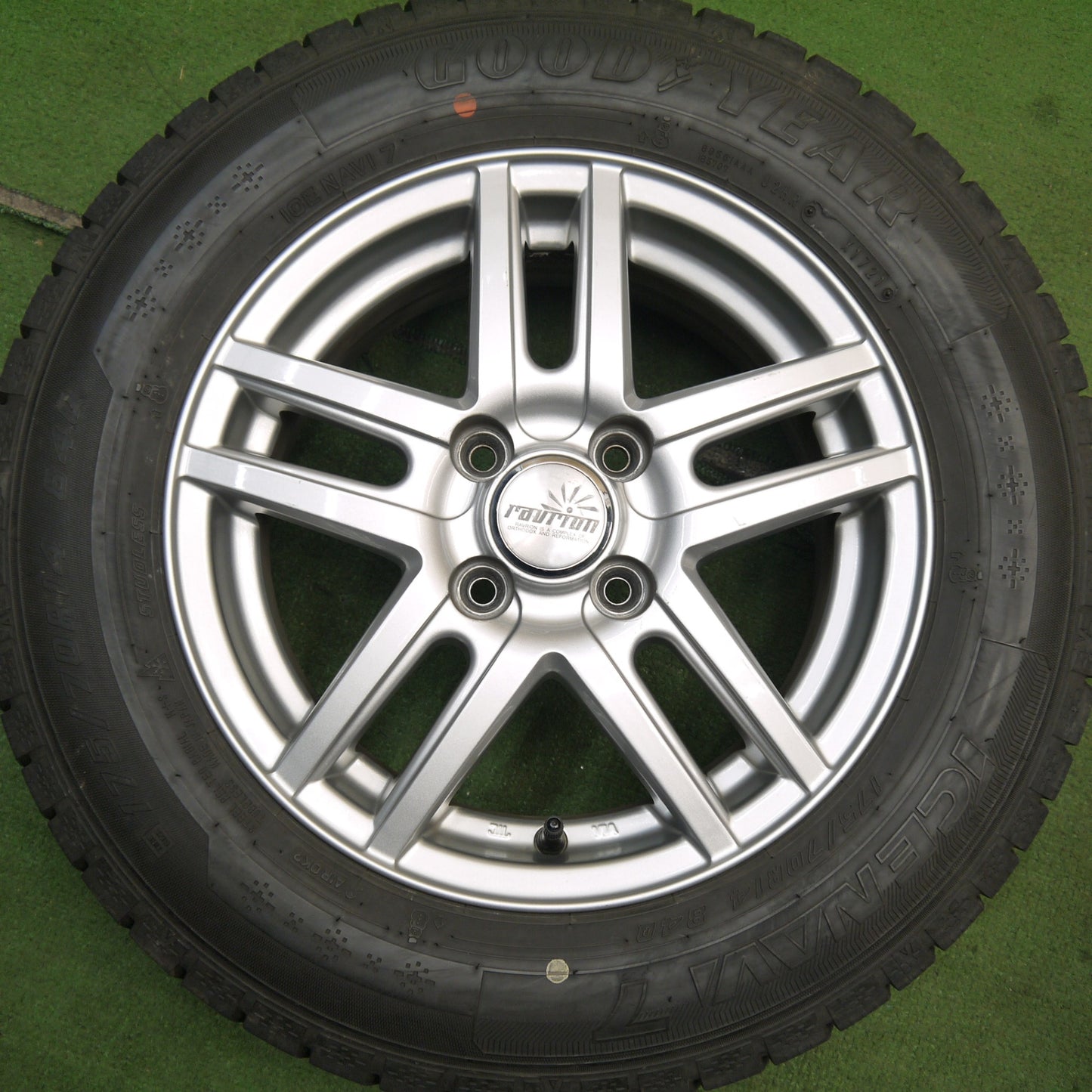 バリ溝！21年！9.5分★スタッドレス 175/70R14 グッドイヤー アイスナビ7 ravrion ラブリオン 14インチ PCD100/4H★5060301Hス