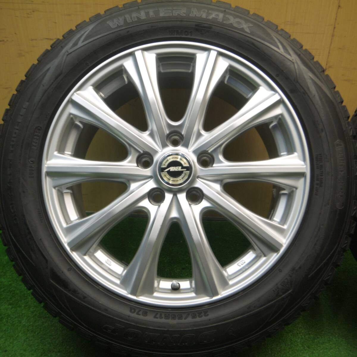 バリ溝！9.5分★スタッドレス 225/55R17 ダンロップ ウインターマックス WM01 AXEL アクセル 17インチ PCD114.3/5H★4122403Hス