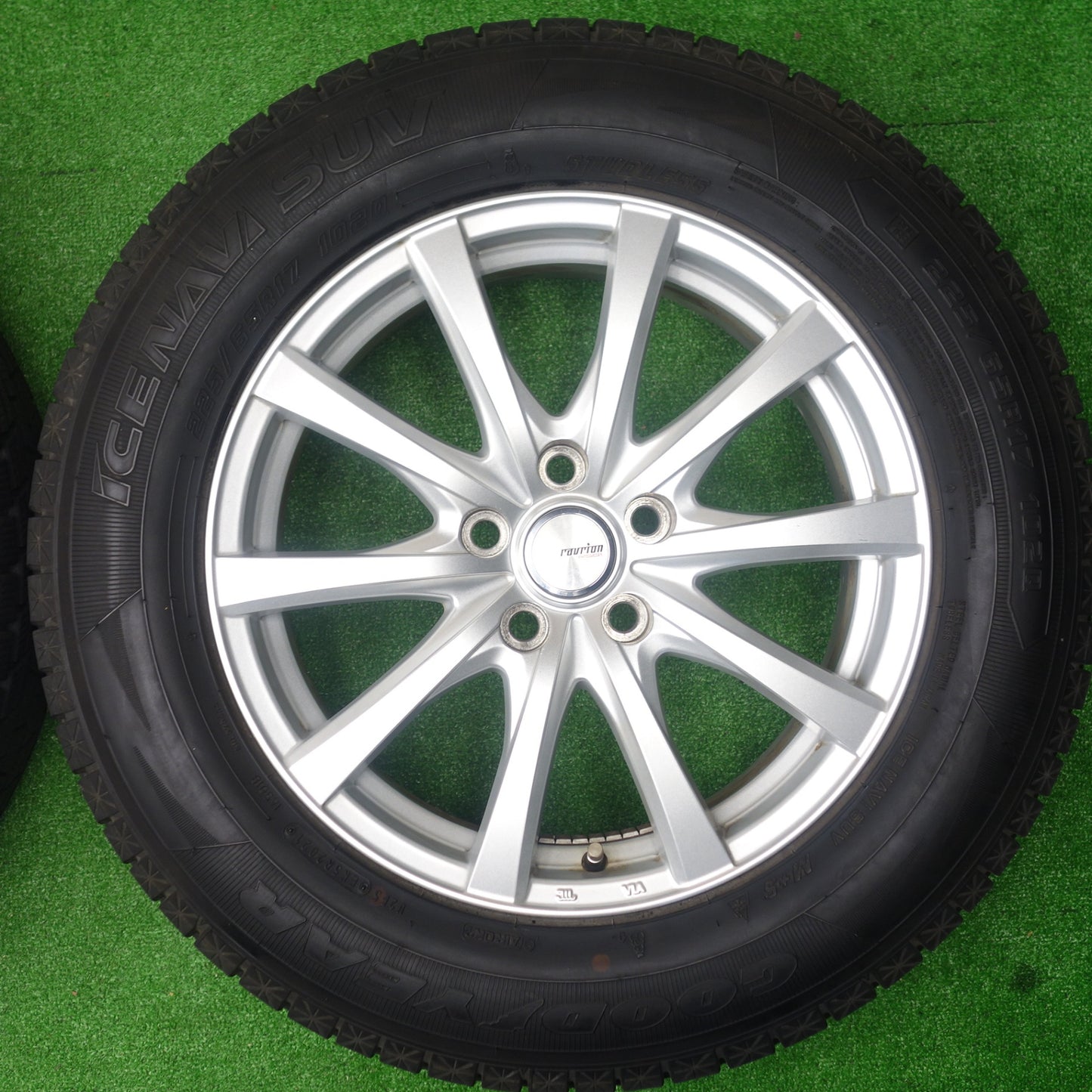 バリ溝！キレイ！9.5分★スタッドレス 225/65R17 グッドイヤー アイスナビ SUV ravrion RS01 ラブリオン 17インチ PCD114.3/5H★5122106KTス