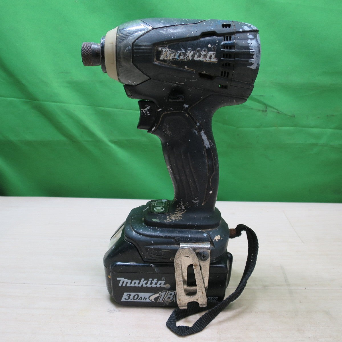 [送料無料] バッテリー2個付☆マキタ 充電式 インパクトドライバ TD146D RFXB 電動 工具 18V BL1830 充電器 DC18RC makita☆