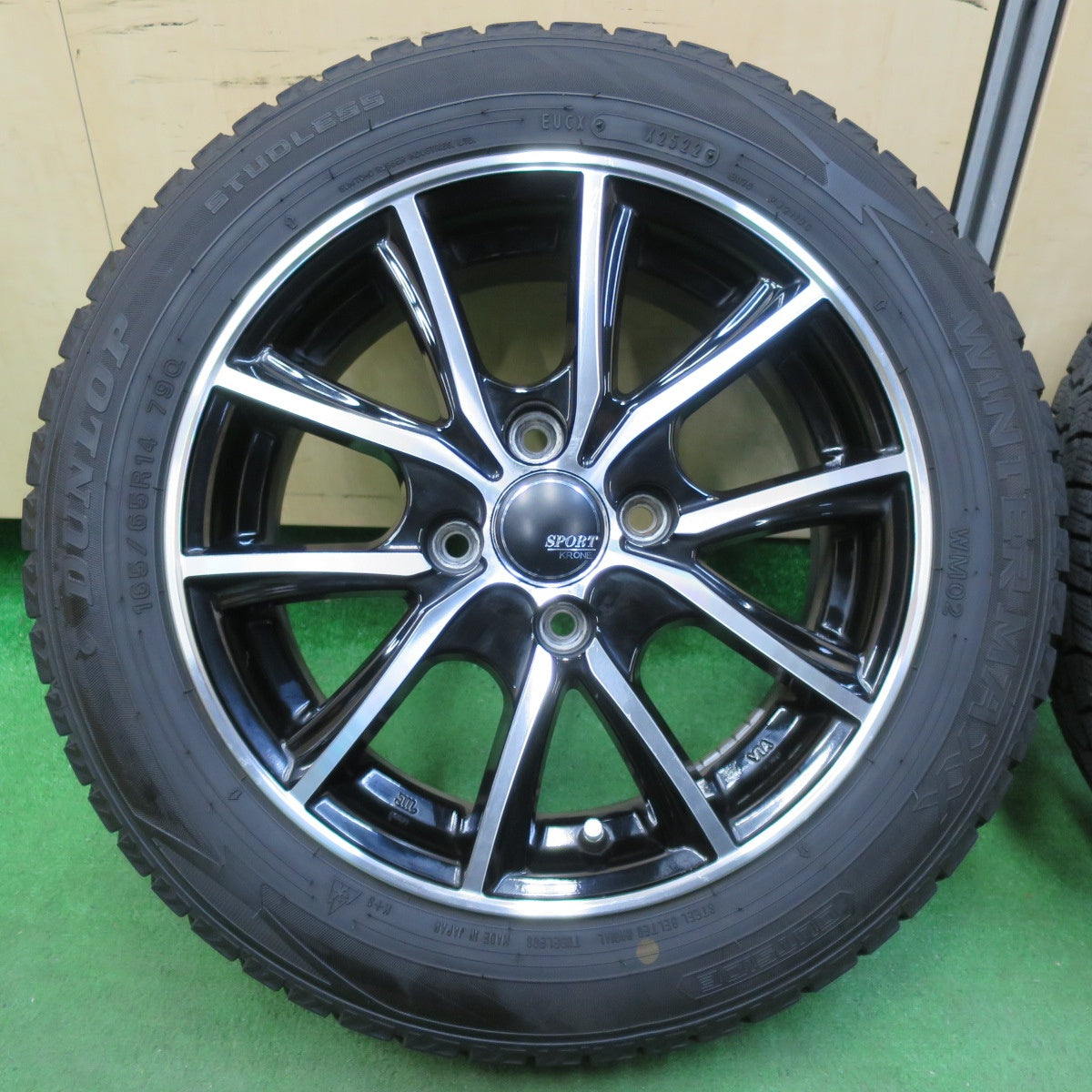 [送料無料] バリ溝！22年！9.5分★スタッドレス 165/65R14 ダンロップ ウインターマックス WM02 SPORT KRONE 14インチ PCD100/4H★4103113イス