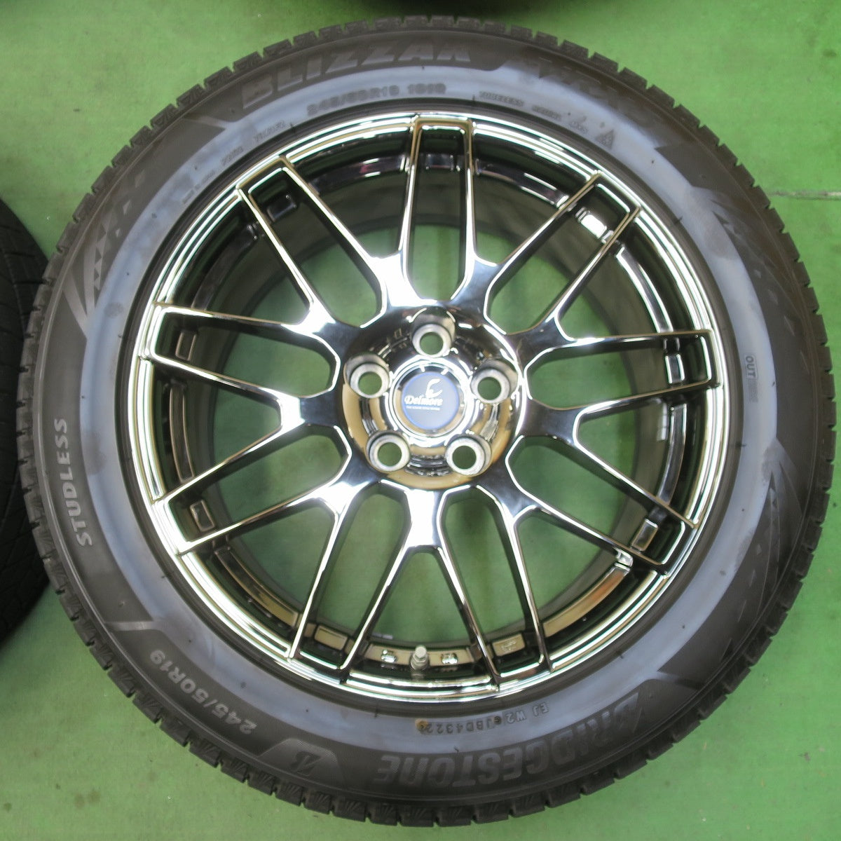 センサー付！バリ溝！22年！キレイ！9.5分★レクサス 等 Delmore 245/50R19 スタッドレス ブリヂストン ブリザック VRX3 デルモア 19インチ PCD120/5H★5042506イス