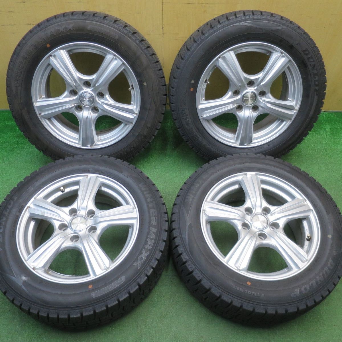 バリ溝！9.5分★スタッドレス 215/60R16 ダンロップ ウインターマックス WM02 VIOLENTO ヴィオレント 16インチ PCD114.3/5H★6021003NJス